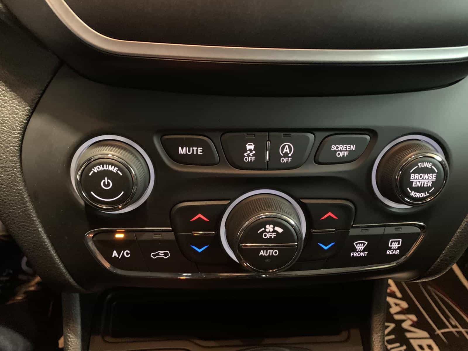 2021 Jeep Cherokee Trailhawk - Image 15