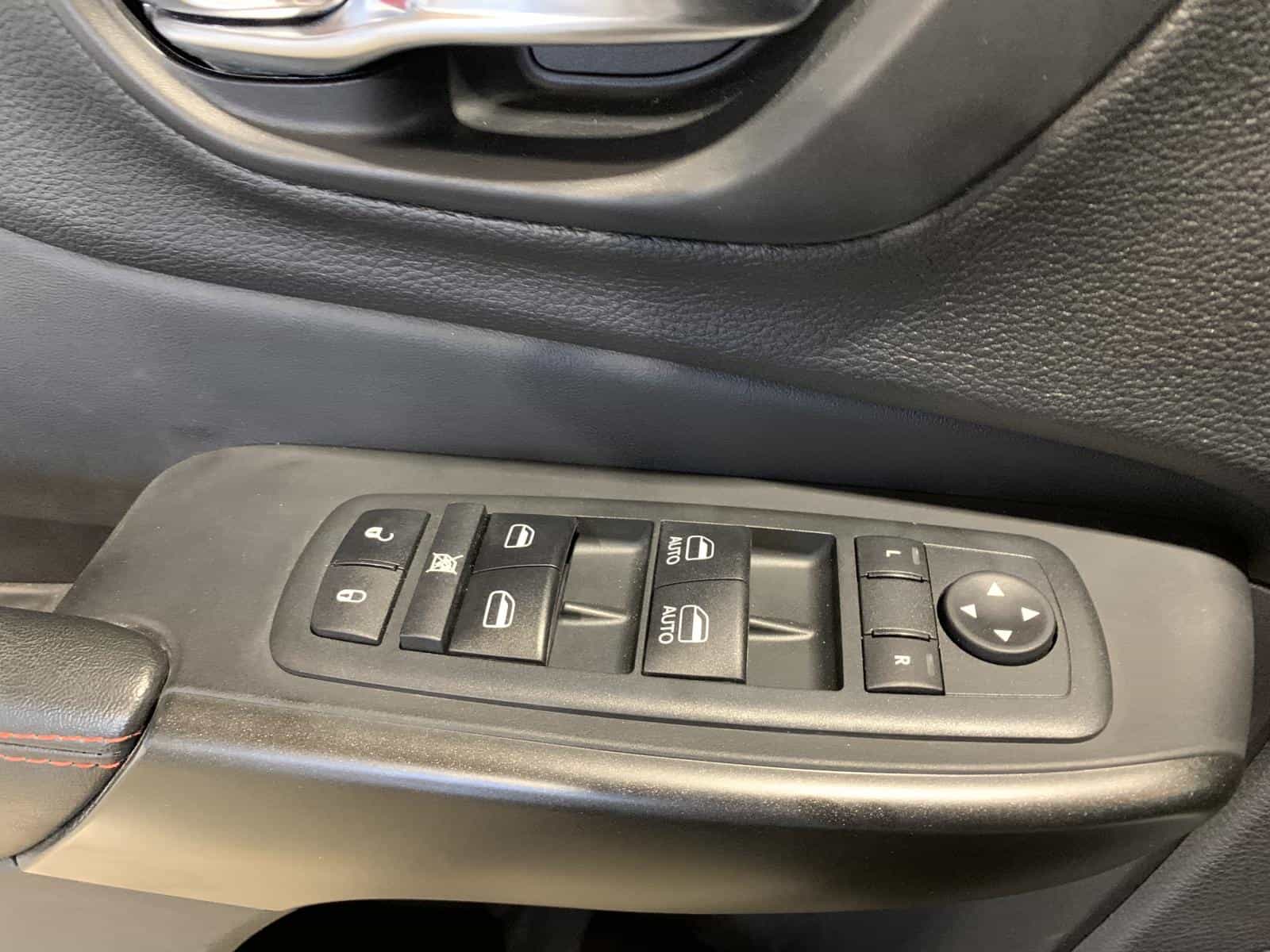 2021 Jeep Cherokee Trailhawk - Image 22