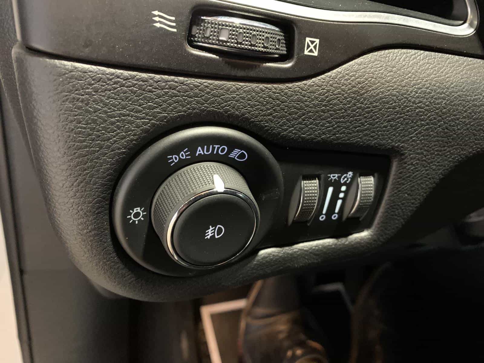 2021 Jeep Cherokee Trailhawk - Image 21