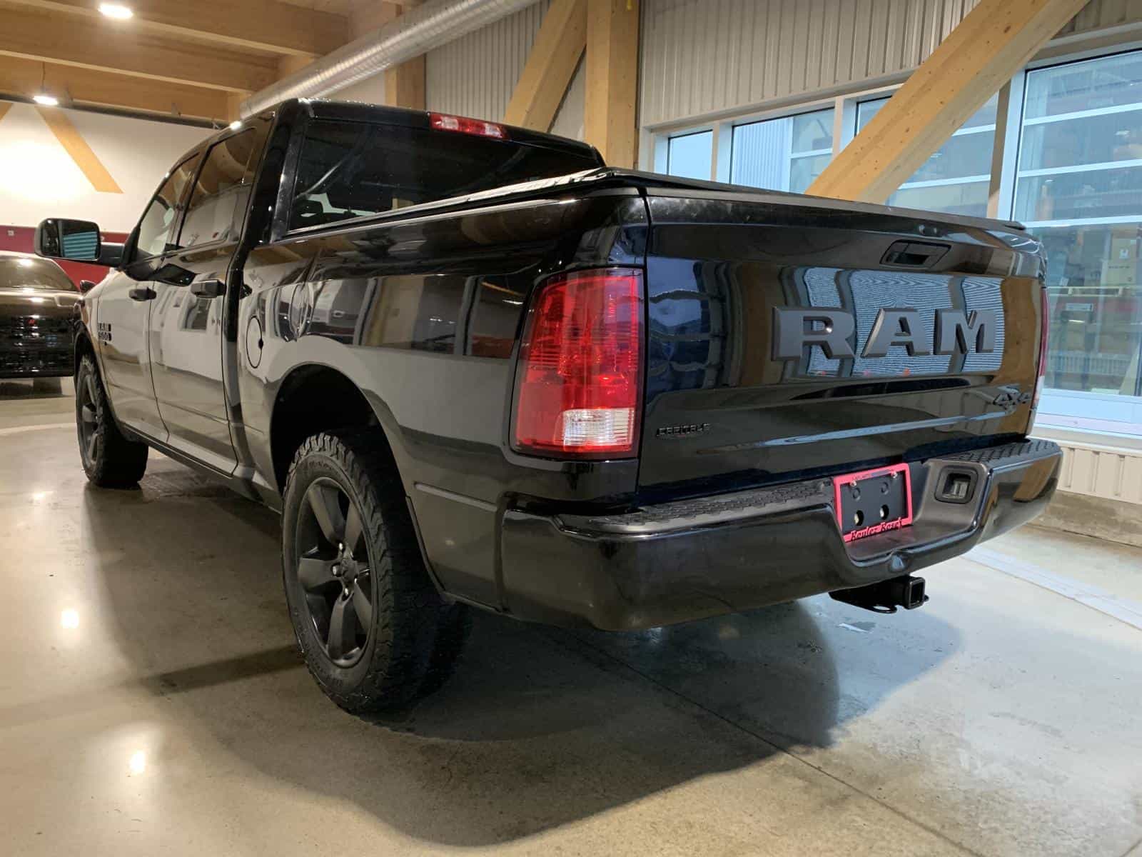 2021 RAM 1500 CLASSIC TRADESMAN Express - Image 2