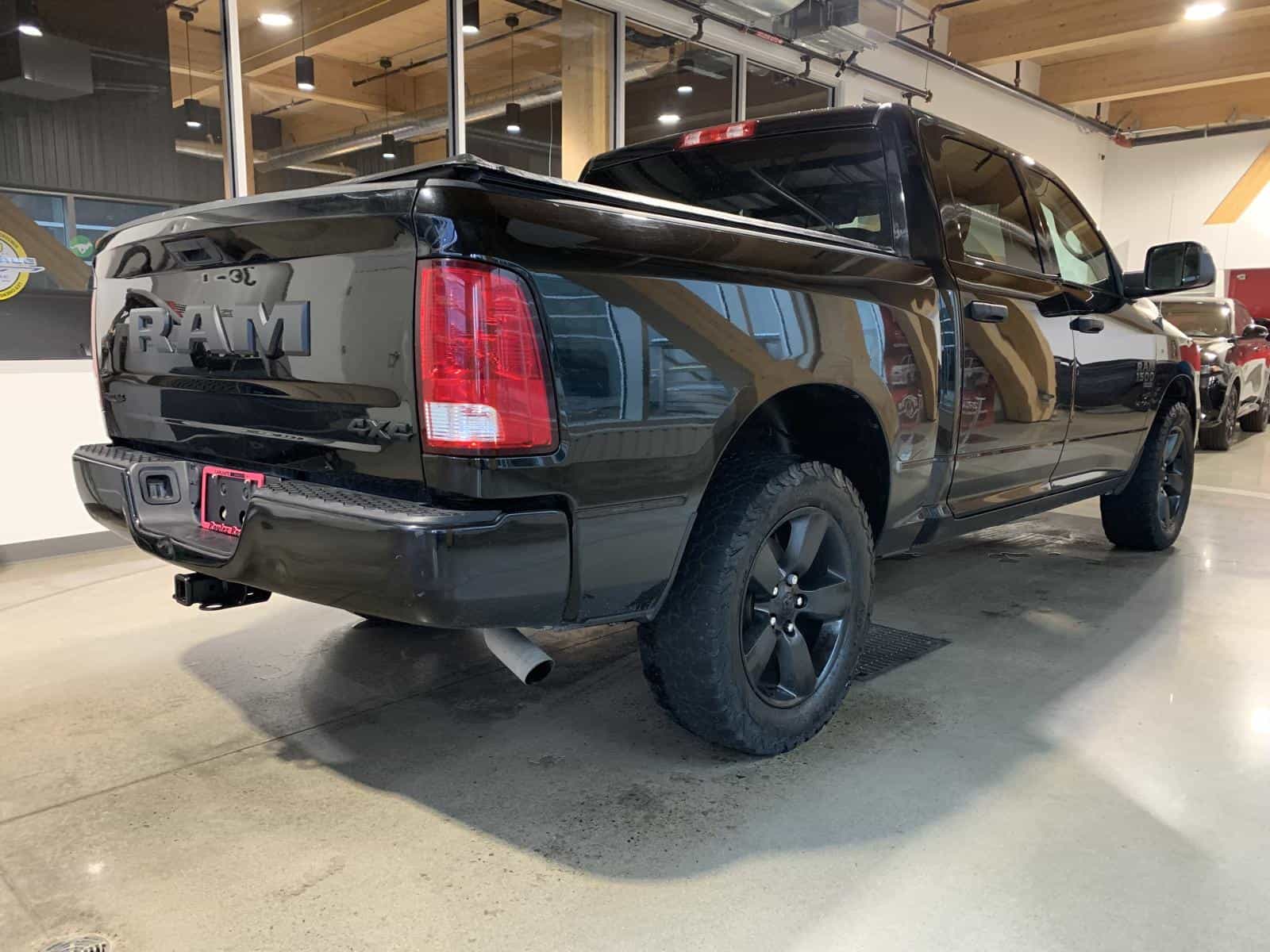 2021 RAM 1500 CLASSIC TRADESMAN Express - Image 3
