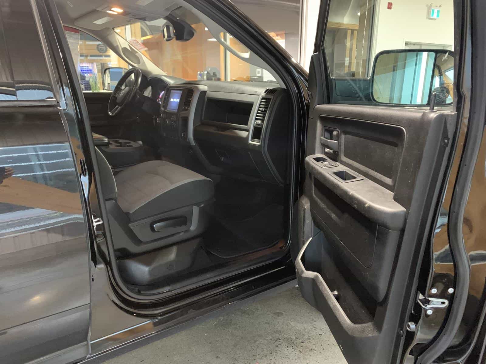2021 RAM 1500 CLASSIC TRADESMAN Express - Image 8