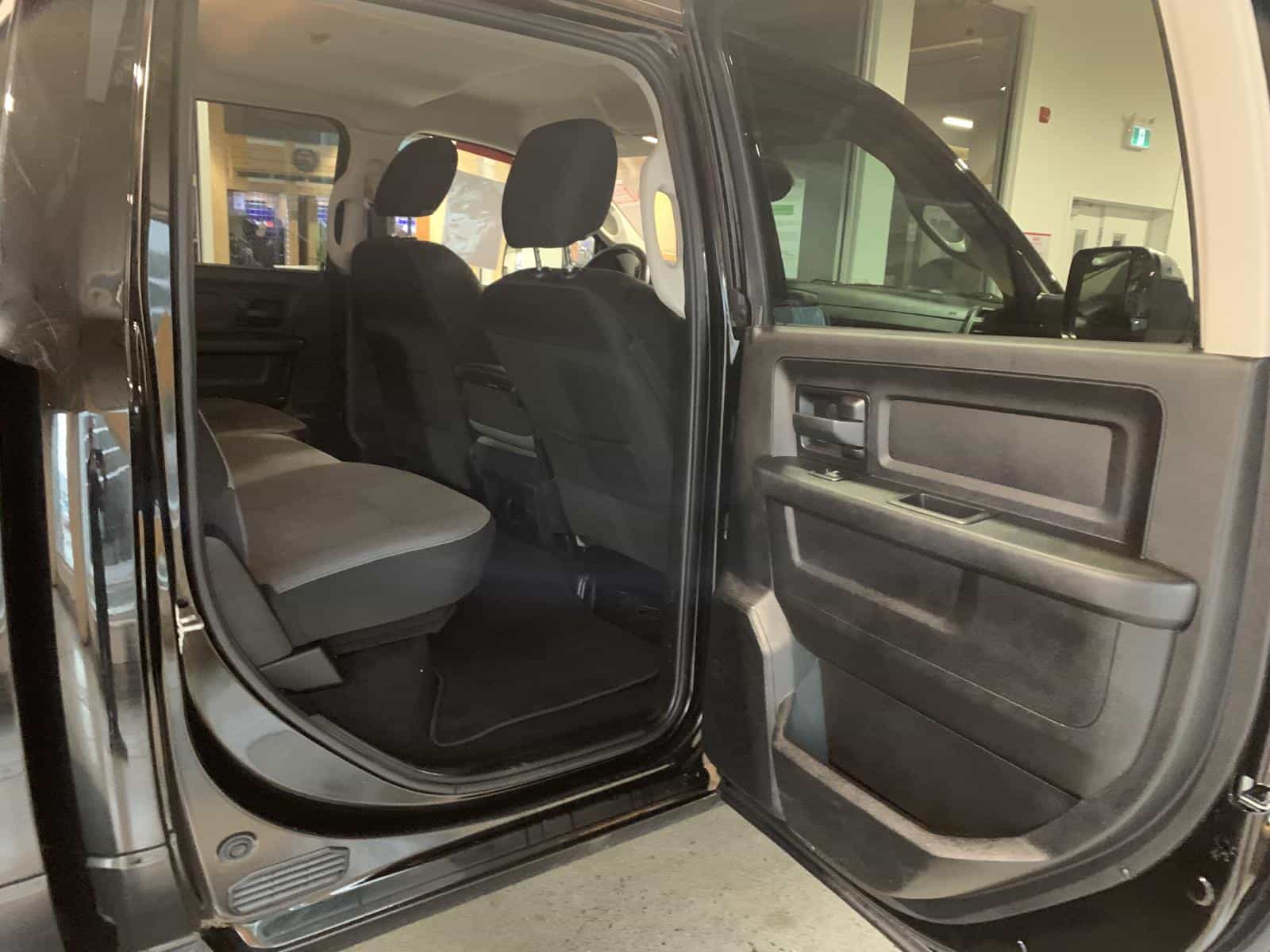 2021 RAM 1500 CLASSIC TRADESMAN Express - Image 9