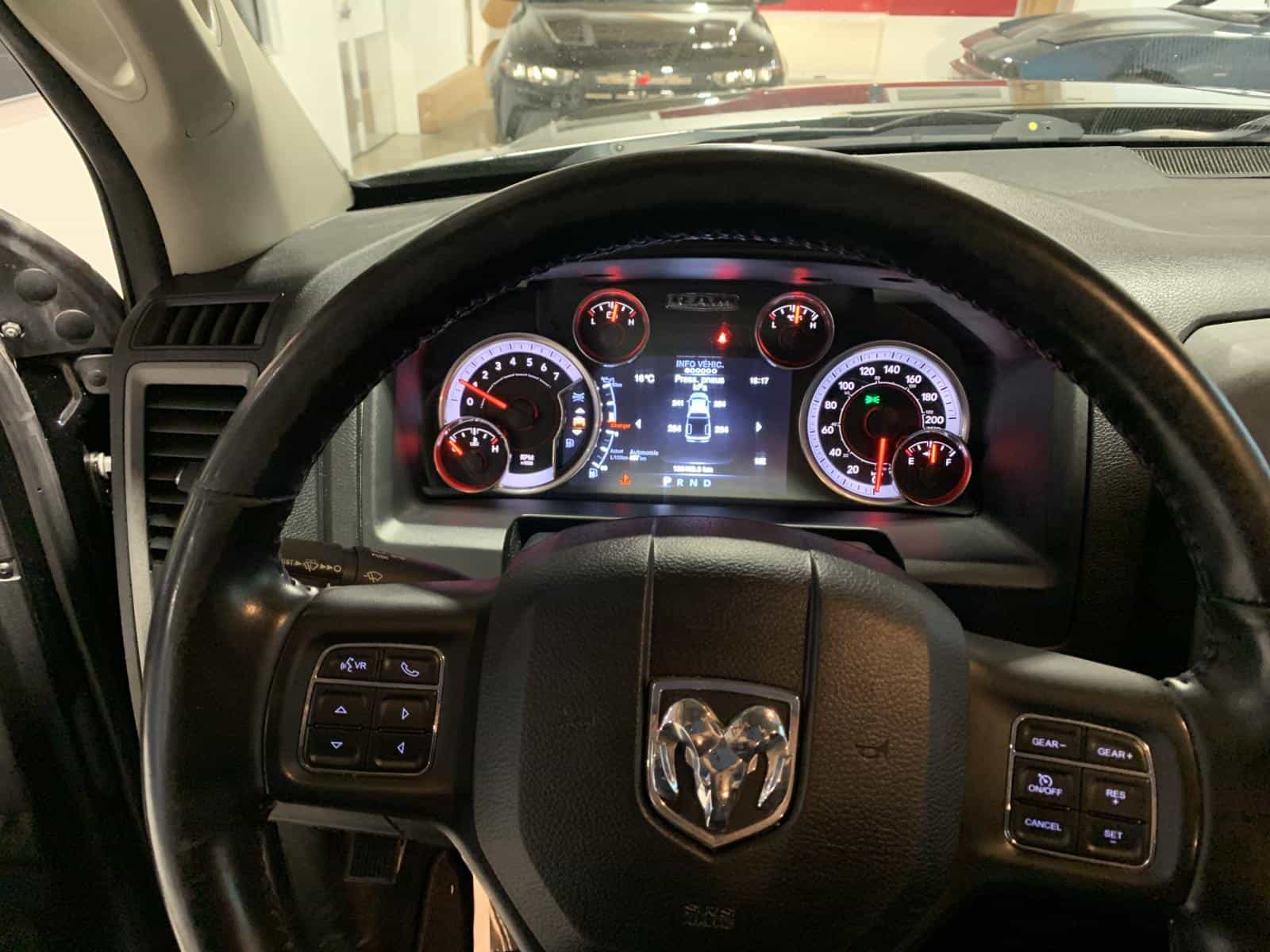 2021 RAM 1500 CLASSIC TRADESMAN Express - Image 12