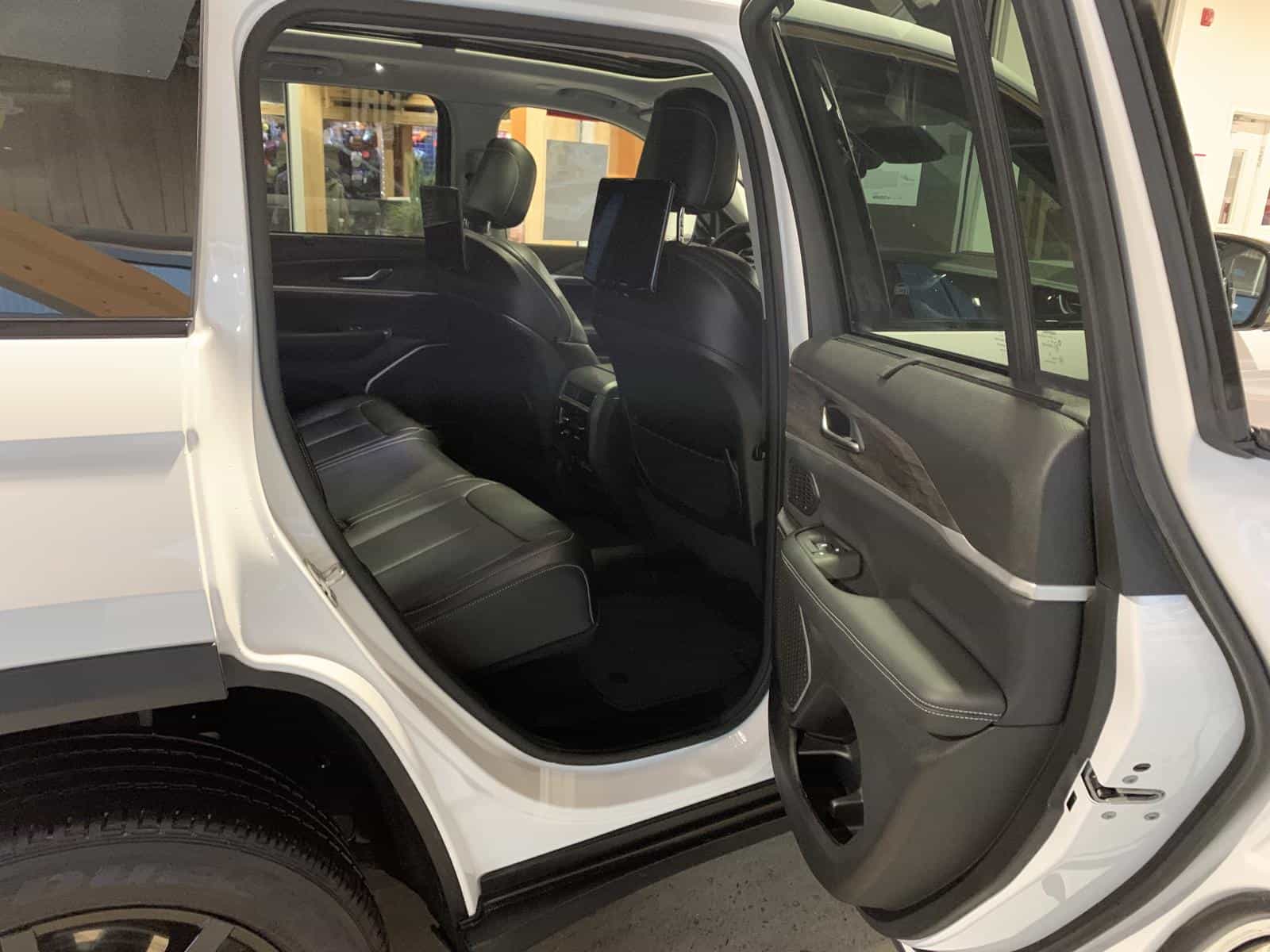 2022 Jeep Grand Cherokee Limited 4X Base 4XE - Image 13