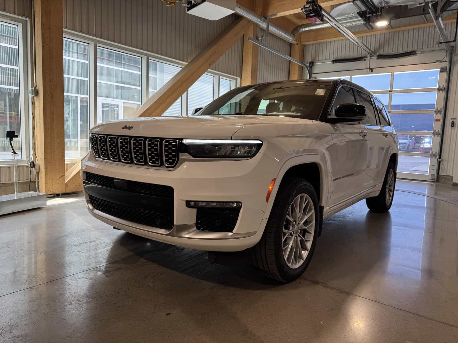 Image 2 Jeep Grand Cherokee L Summit 2022