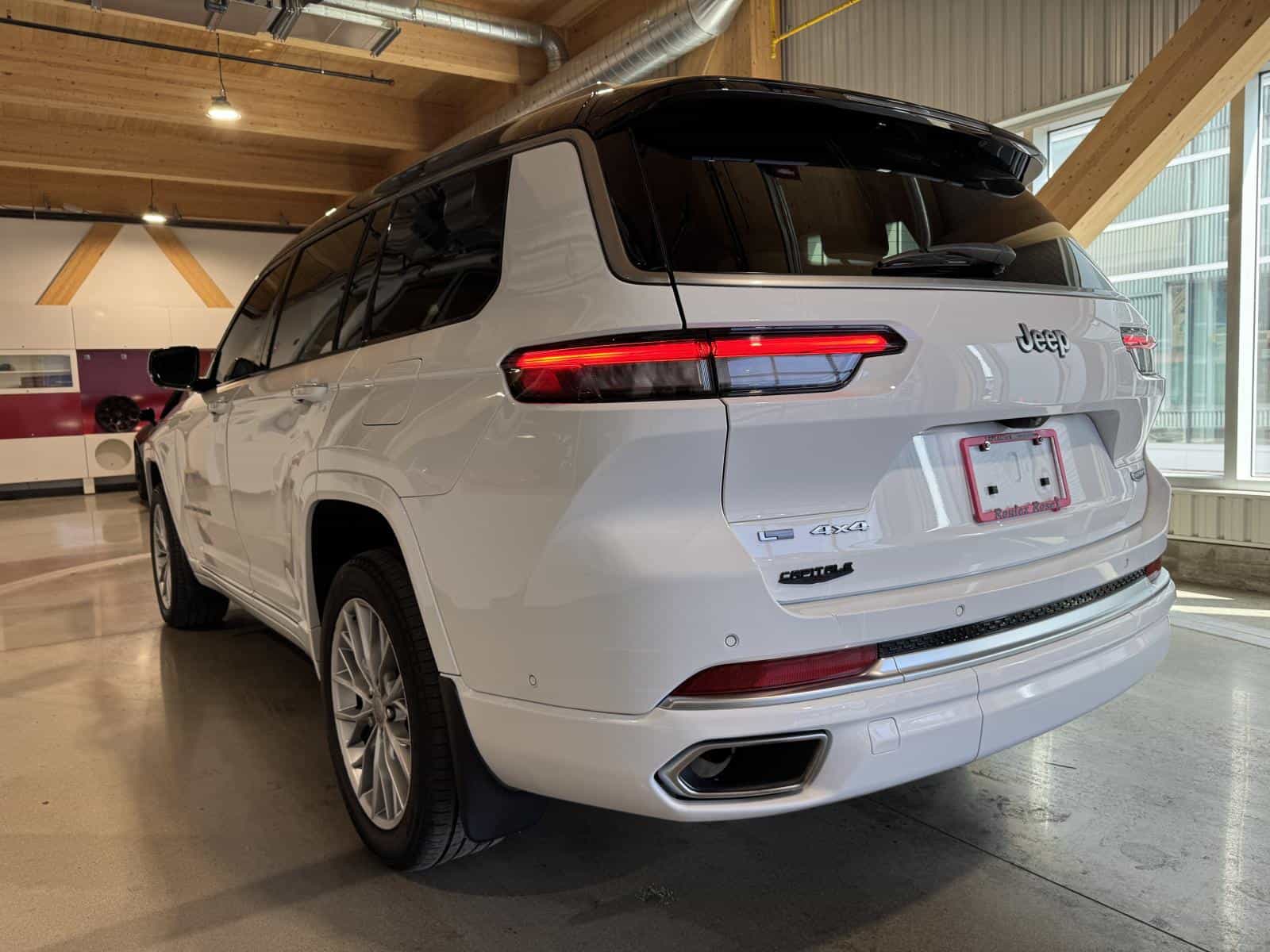 2022 Jeep Grand Cherokee L Summit - Image 2