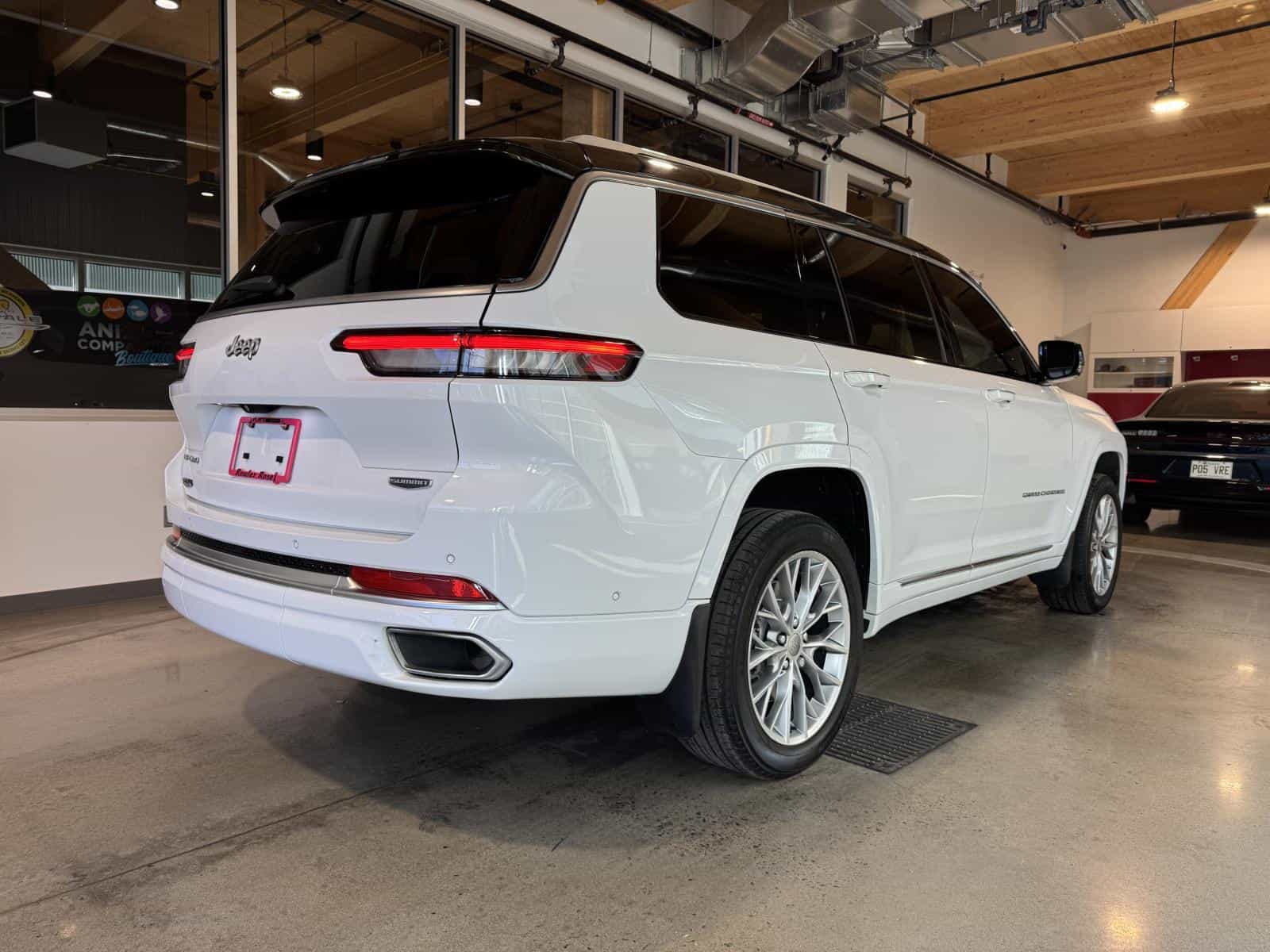 Image 4 Jeep Grand Cherokee L Summit 2022