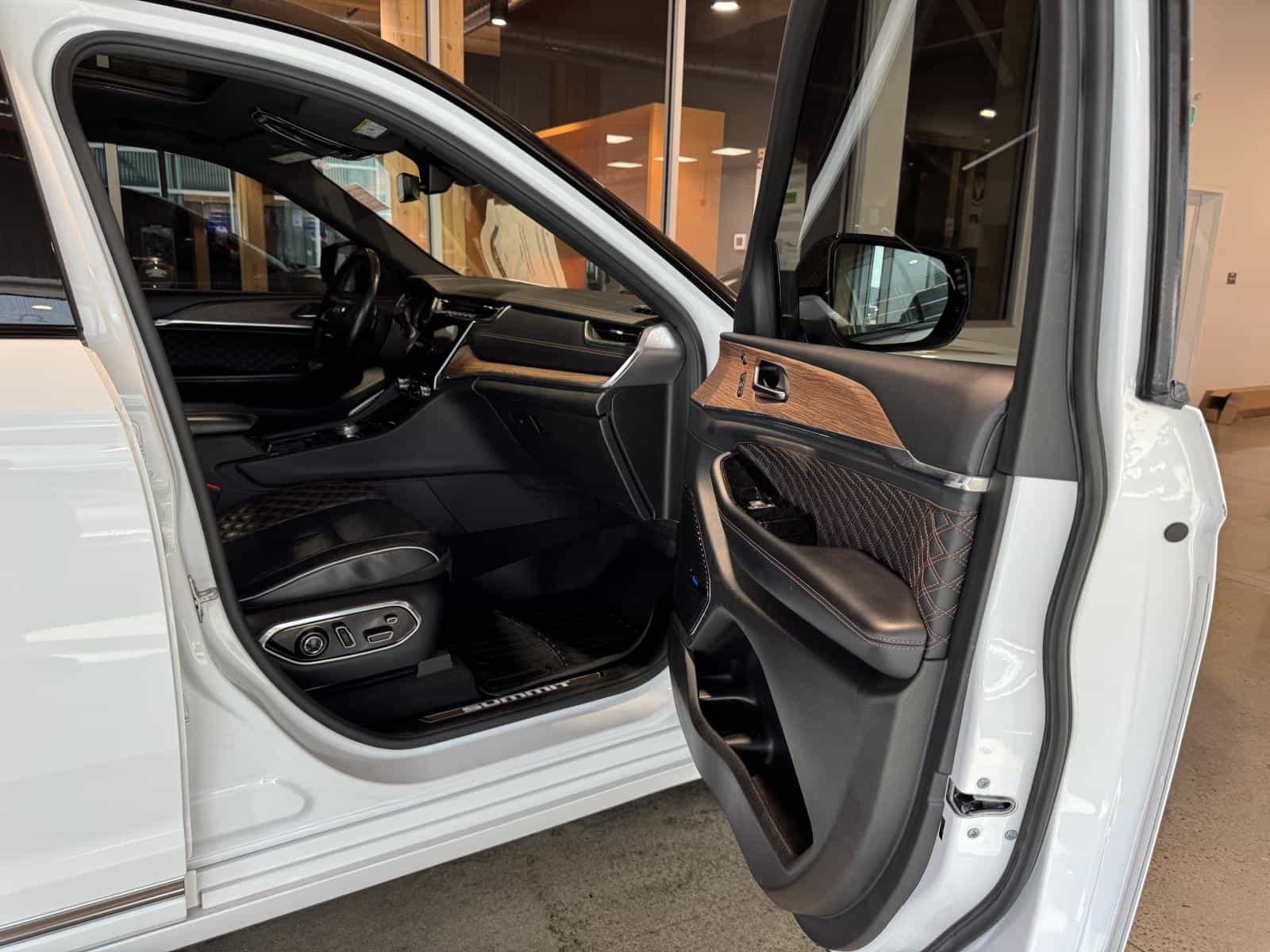 Image 9 Jeep Grand Cherokee L Summit 2022