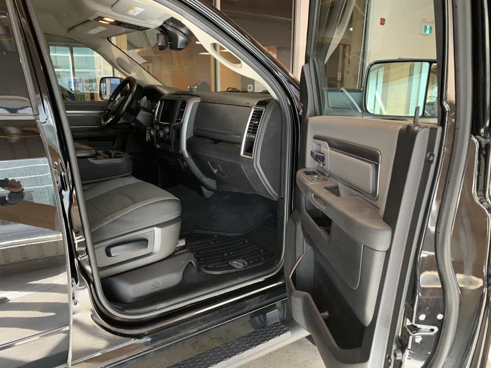 2021 RAM 1500 CLASSIC SLT 1500 Express - Image 8