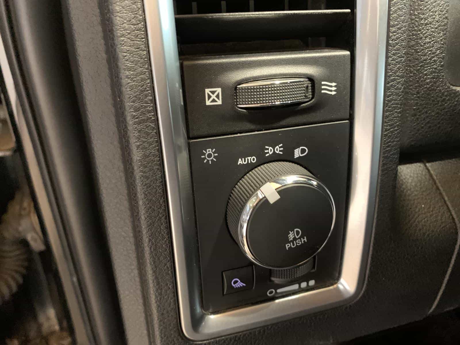 2021 RAM 1500 CLASSIC SLT 1500 Express - Image 19