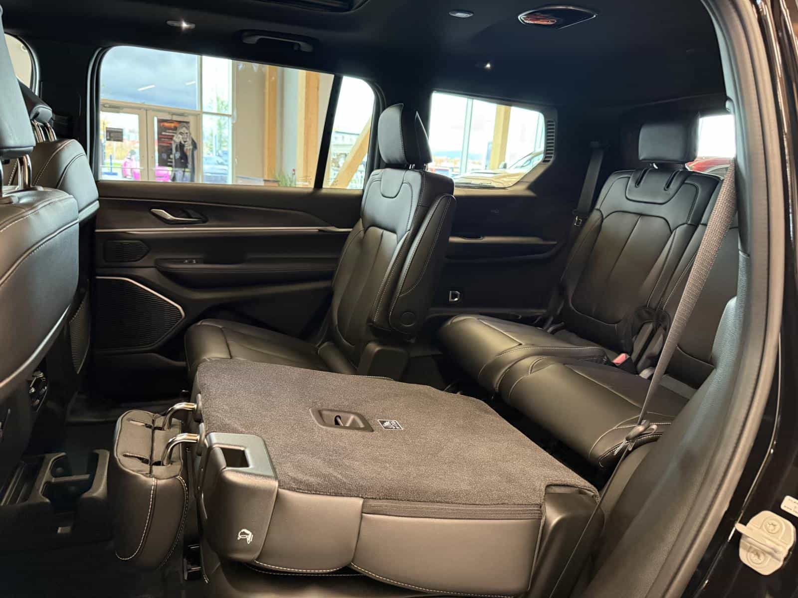 2025 Jeep Grand Cherokee L Limited - Image 8