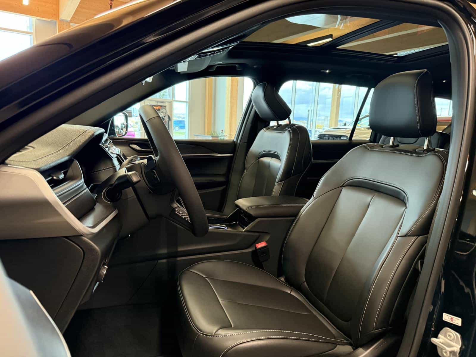 2025 Jeep Grand Cherokee L Limited - Image 6