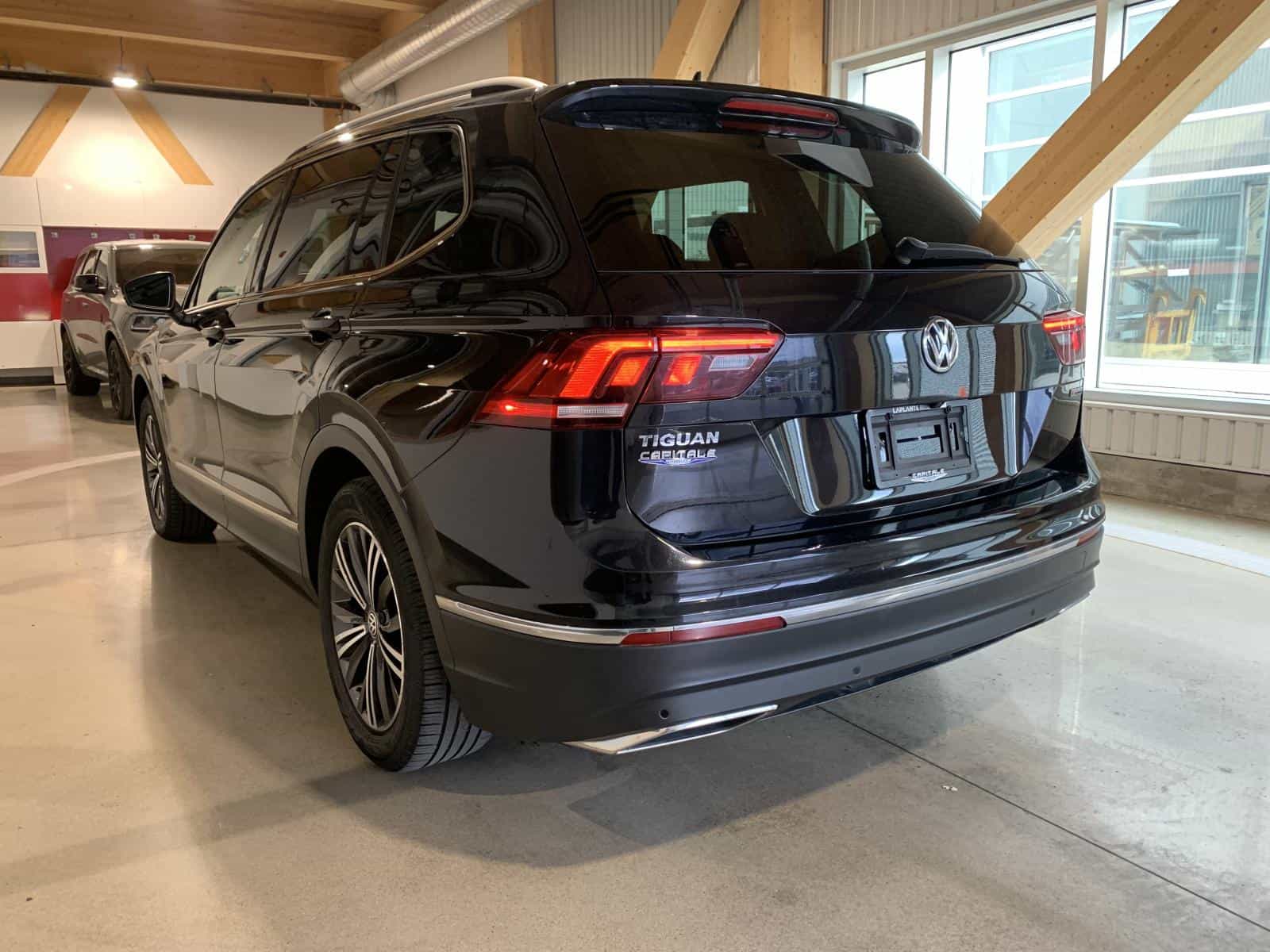 2019 Volkswagen Tiguan Highline - Image 2