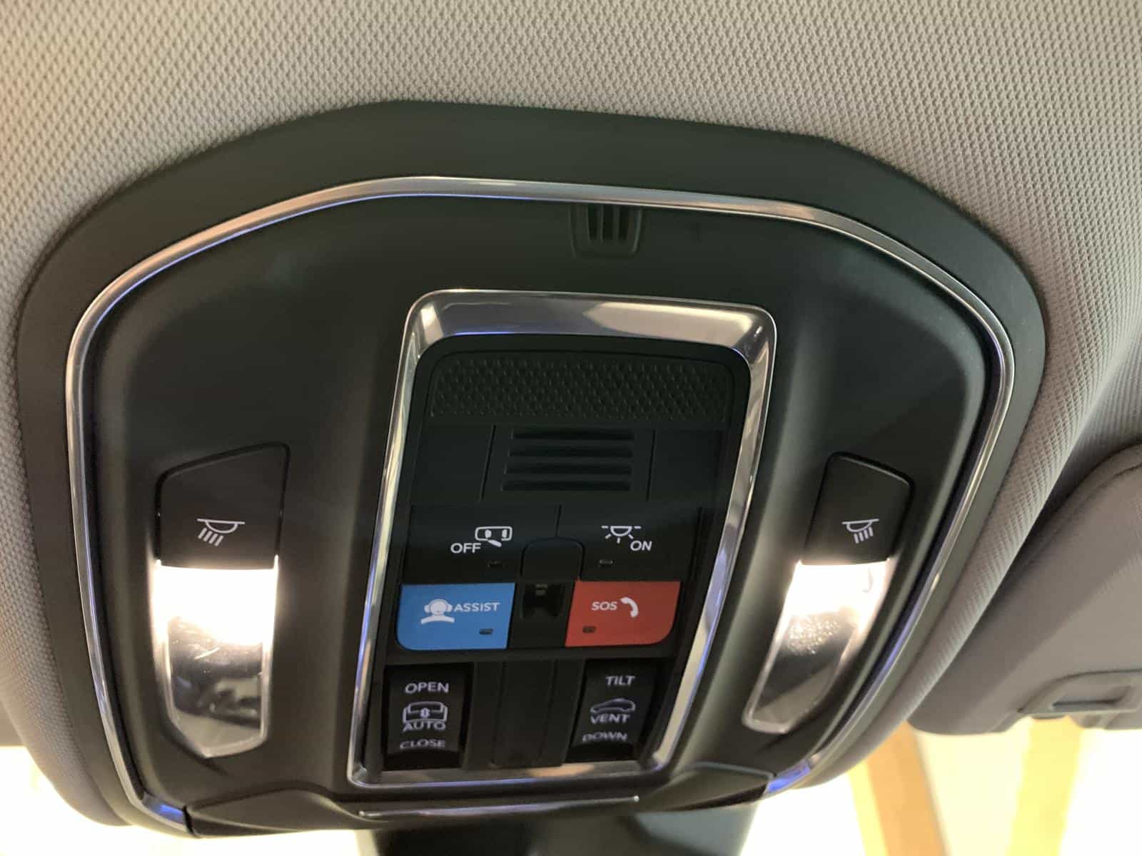 2023 Jeep GRAND CHEROKEE LAREDO/ALT Laredo - Image 23