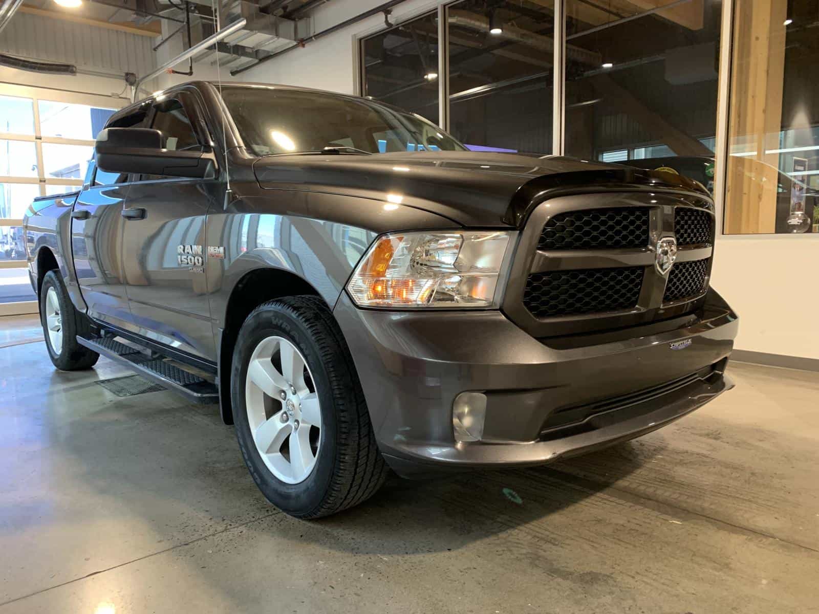 2022 RAM 1500 CLASSIC TRADESMAN Express - Image 4