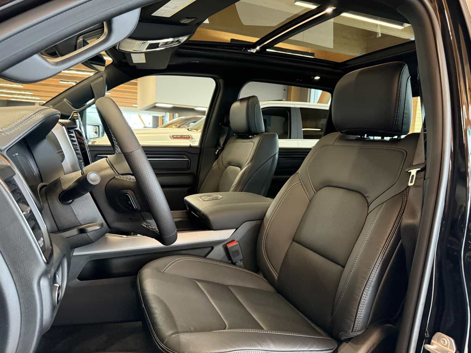 Image 9 RAM 1500 Sport 2026