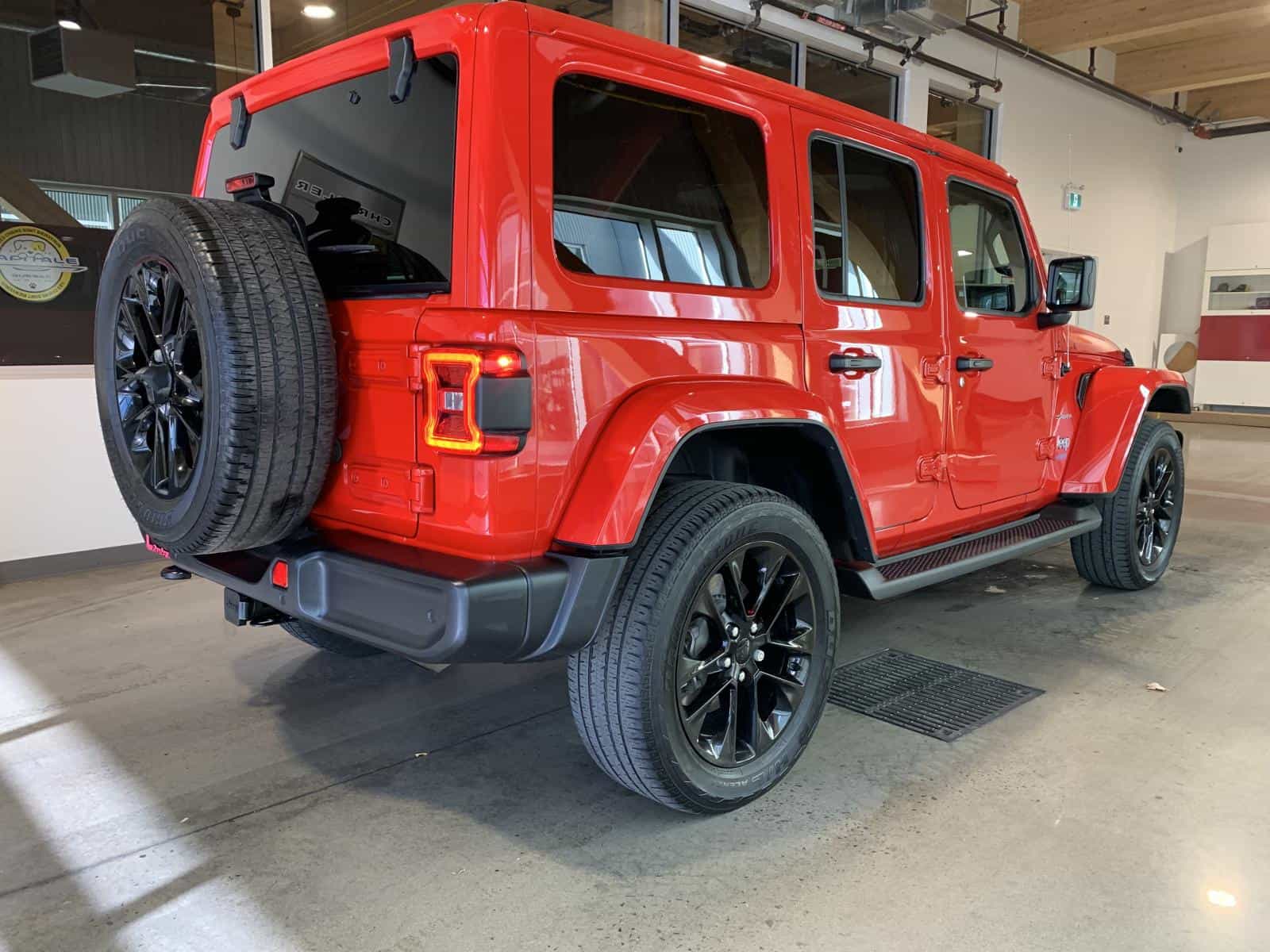 2021 Jeep WRANGLER UNLIMITED SAHARA 4xe Unlimited Sahara - Image 4