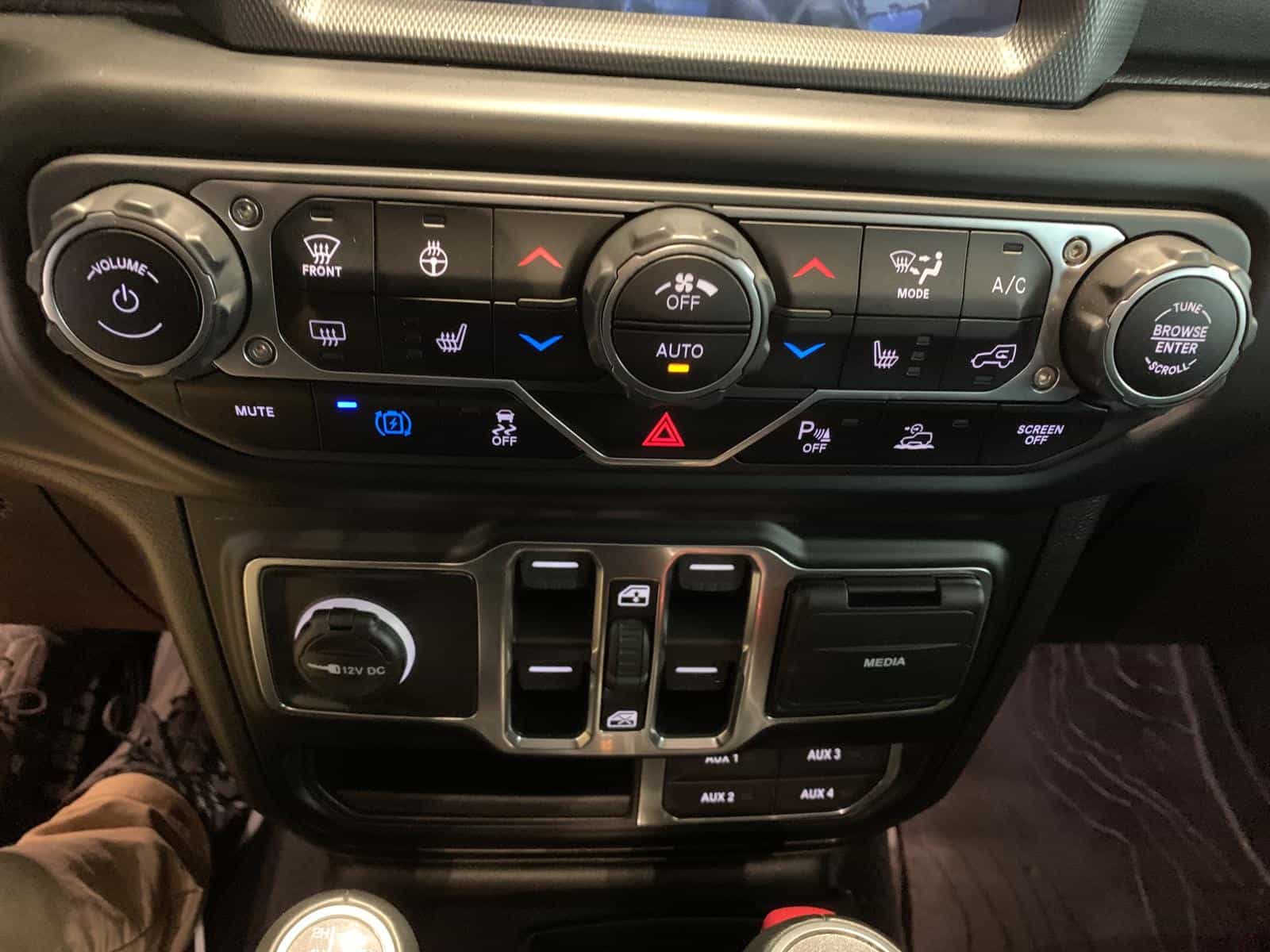 2021 Jeep WRANGLER UNLIMITED SAHARA 4xe Unlimited Sahara - Image 14