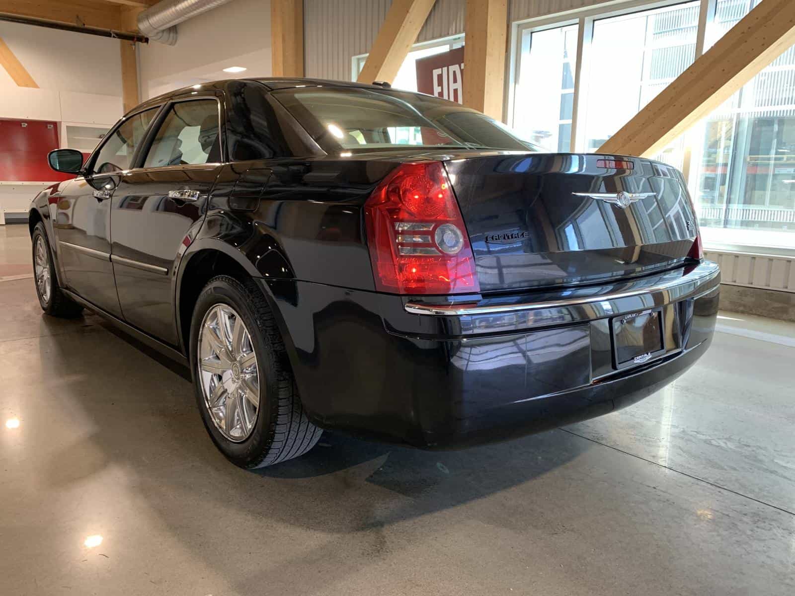 2009 Chrysler 300 Limited Limited - Image 2