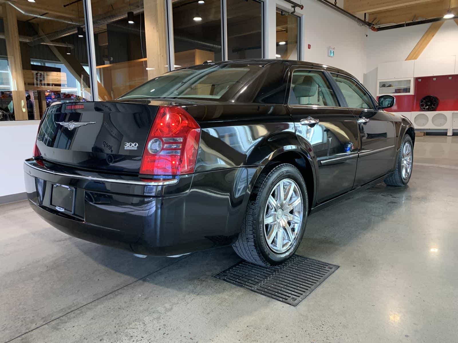 2009 Chrysler 300 Limited Limited - Image 4