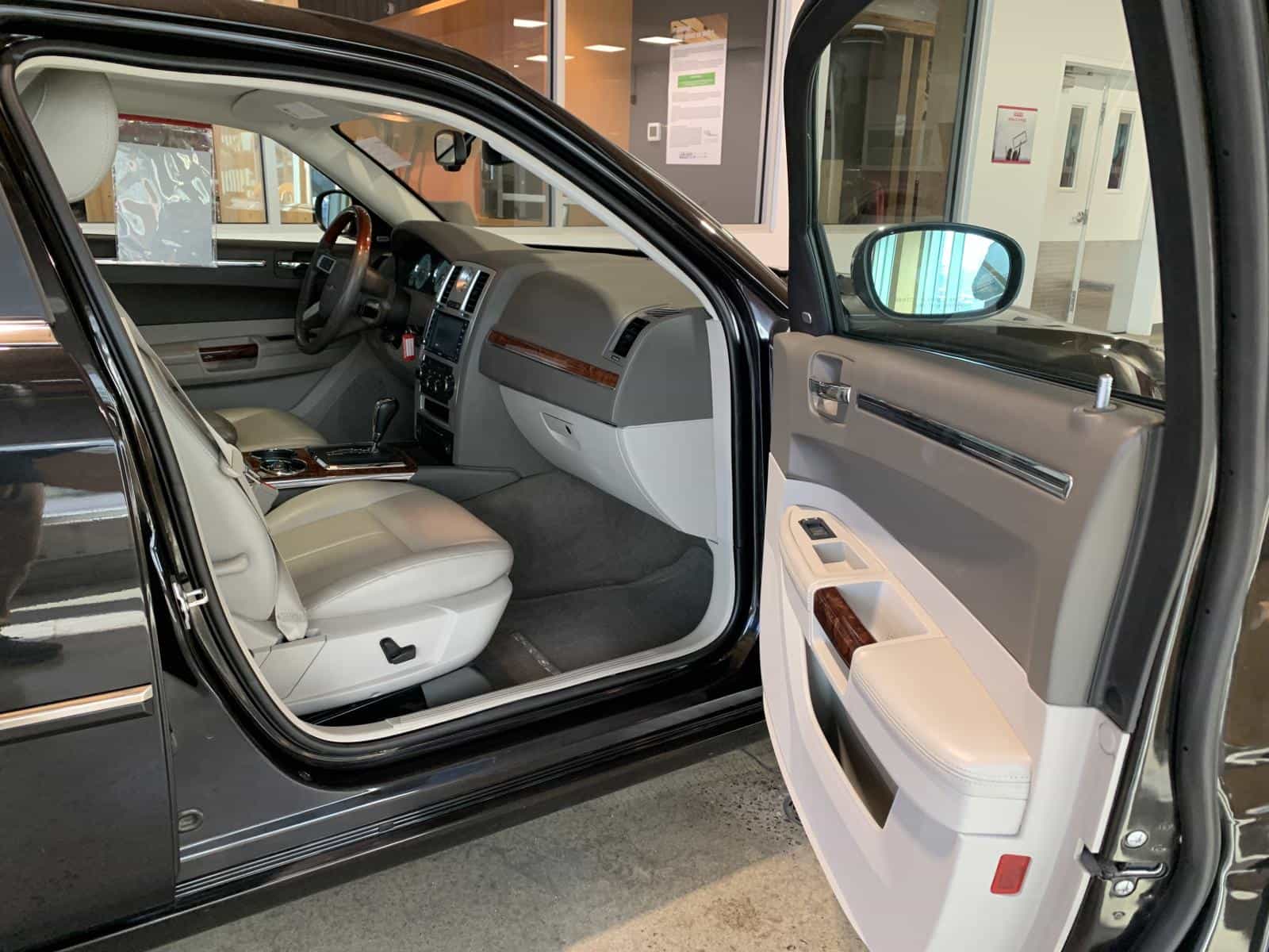 2009 Chrysler 300 Limited Limited - Image 9