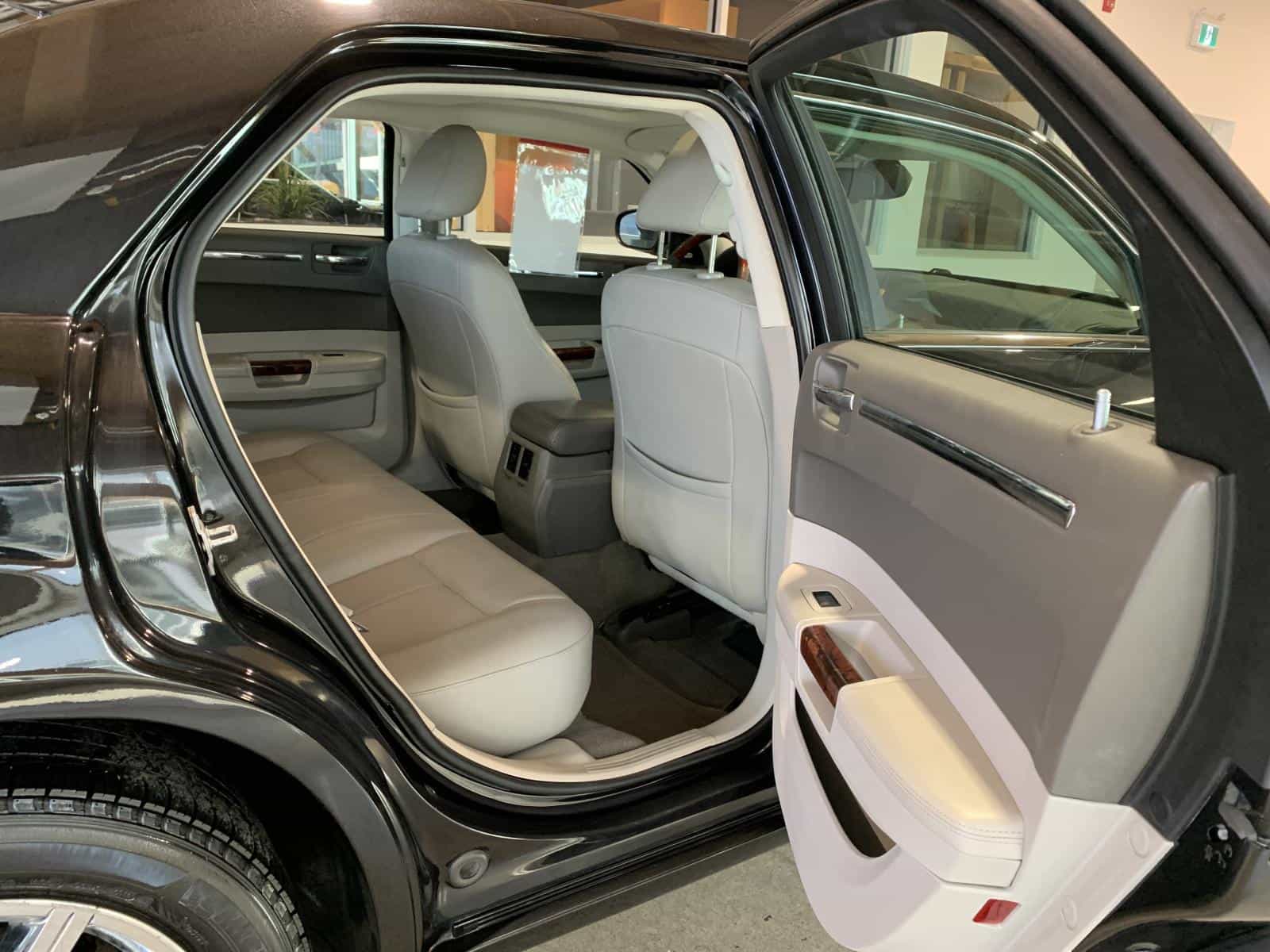 2009 Chrysler 300 Limited Limited - Image 10