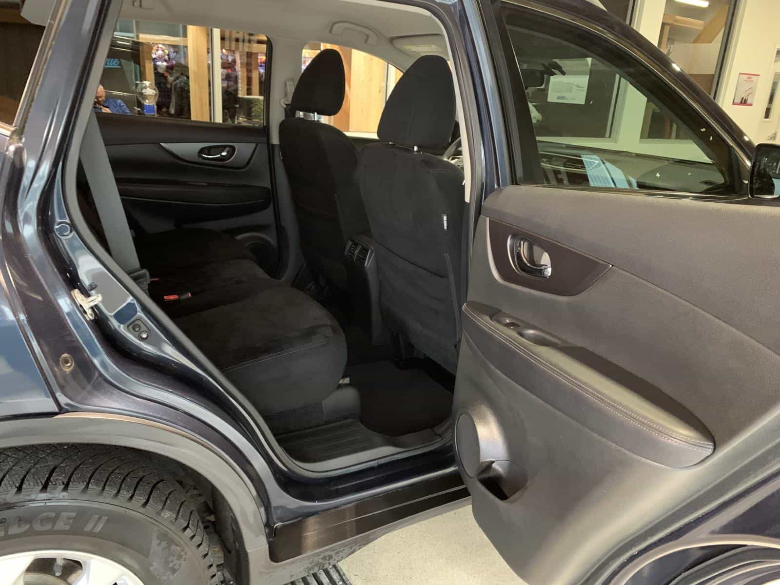 2016 Nissan ROGUE S/SL/SV Noir - Image 8