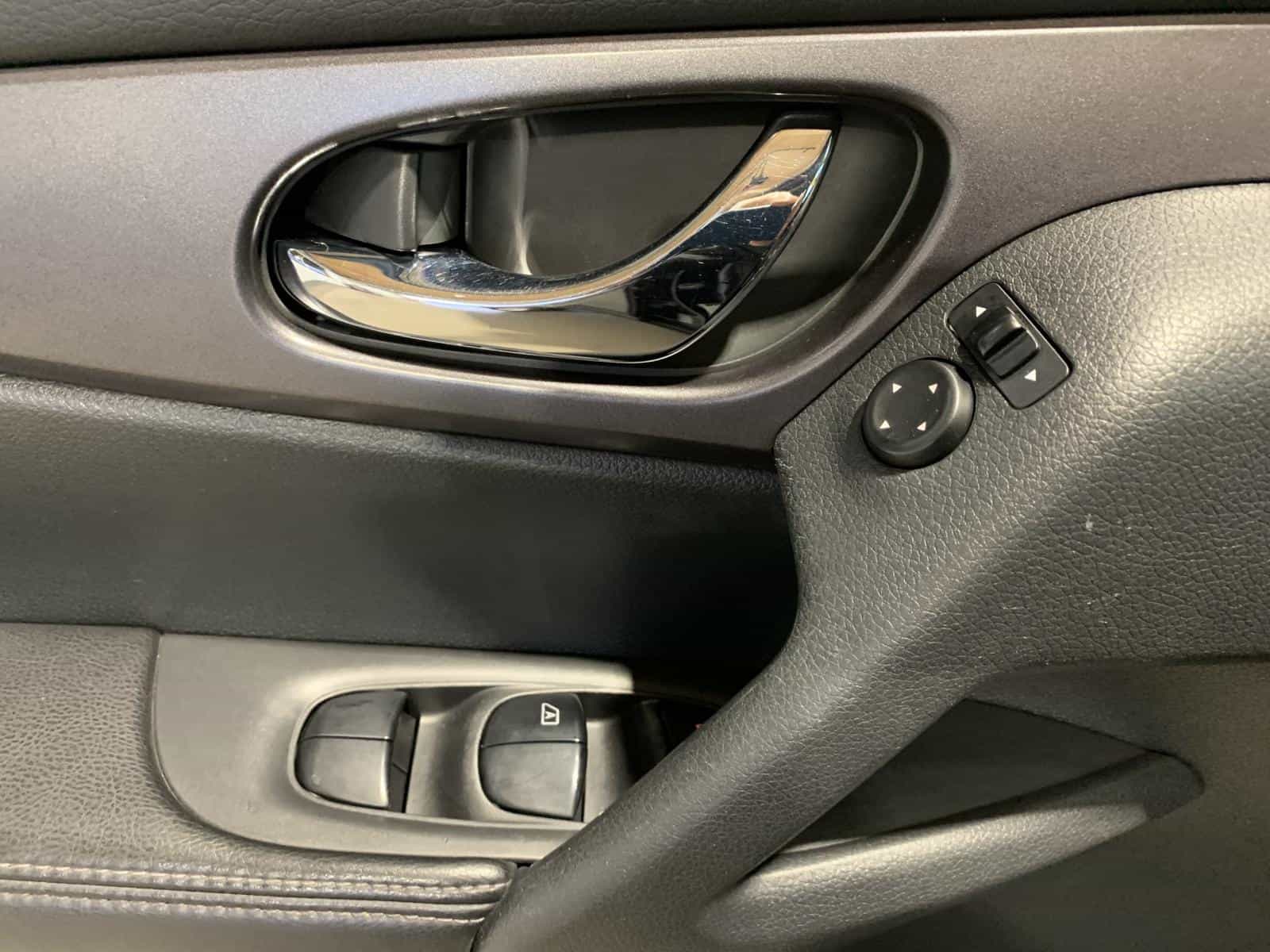 2016 Nissan ROGUE S/SL/SV Noir - Image 21