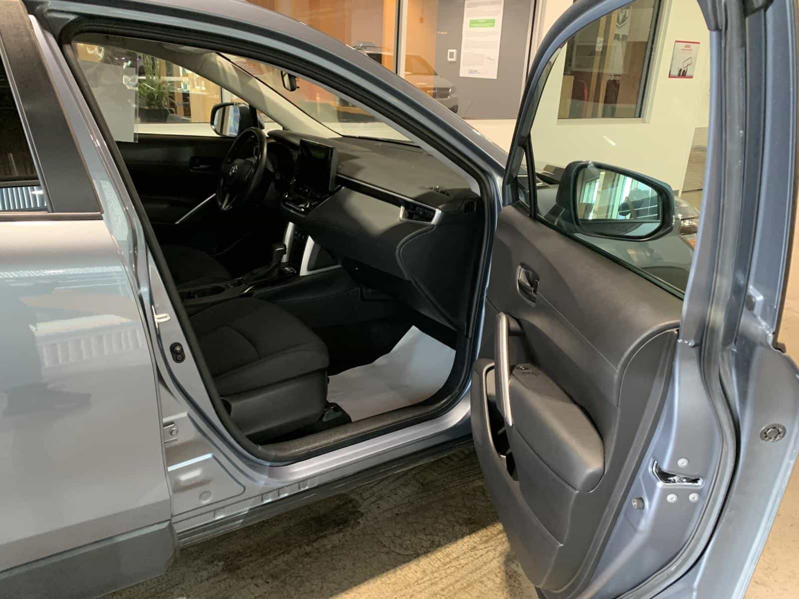 2023 Toyota Corolla Cross LE - Image 7