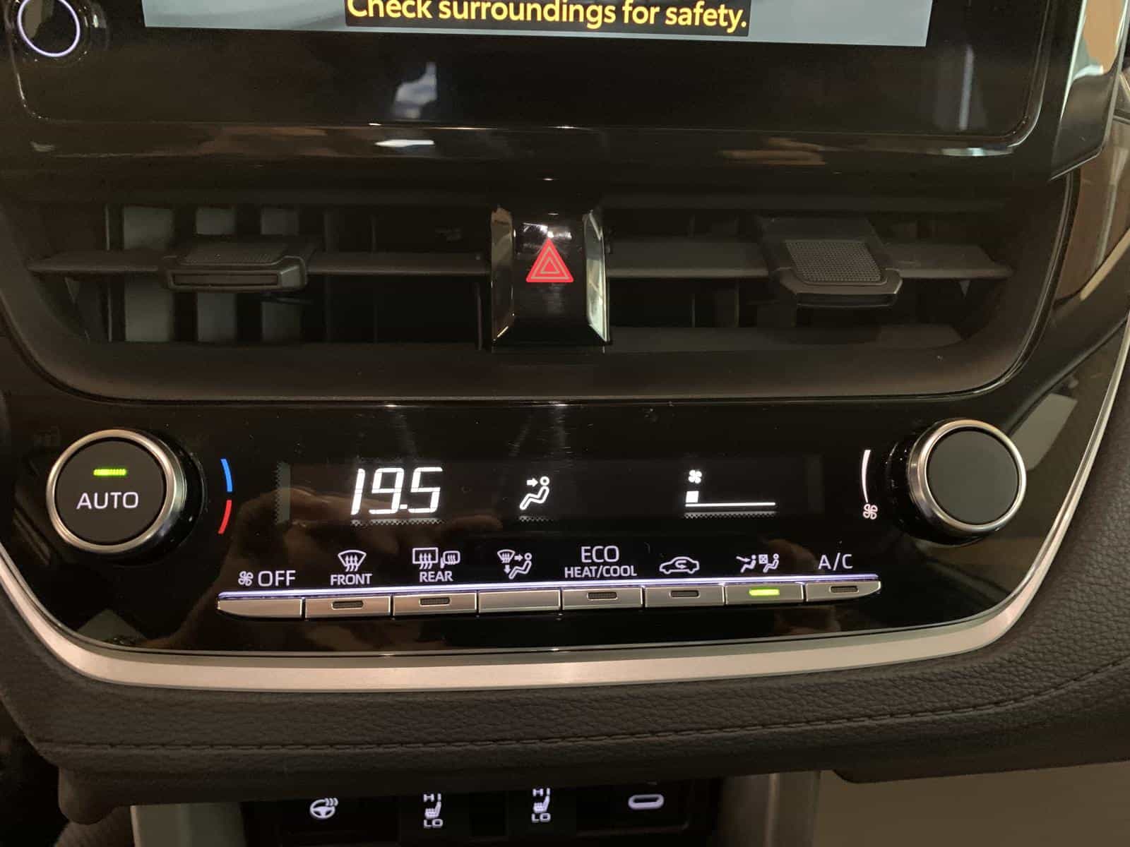 2023 Toyota Corolla Cross LE - Image 14