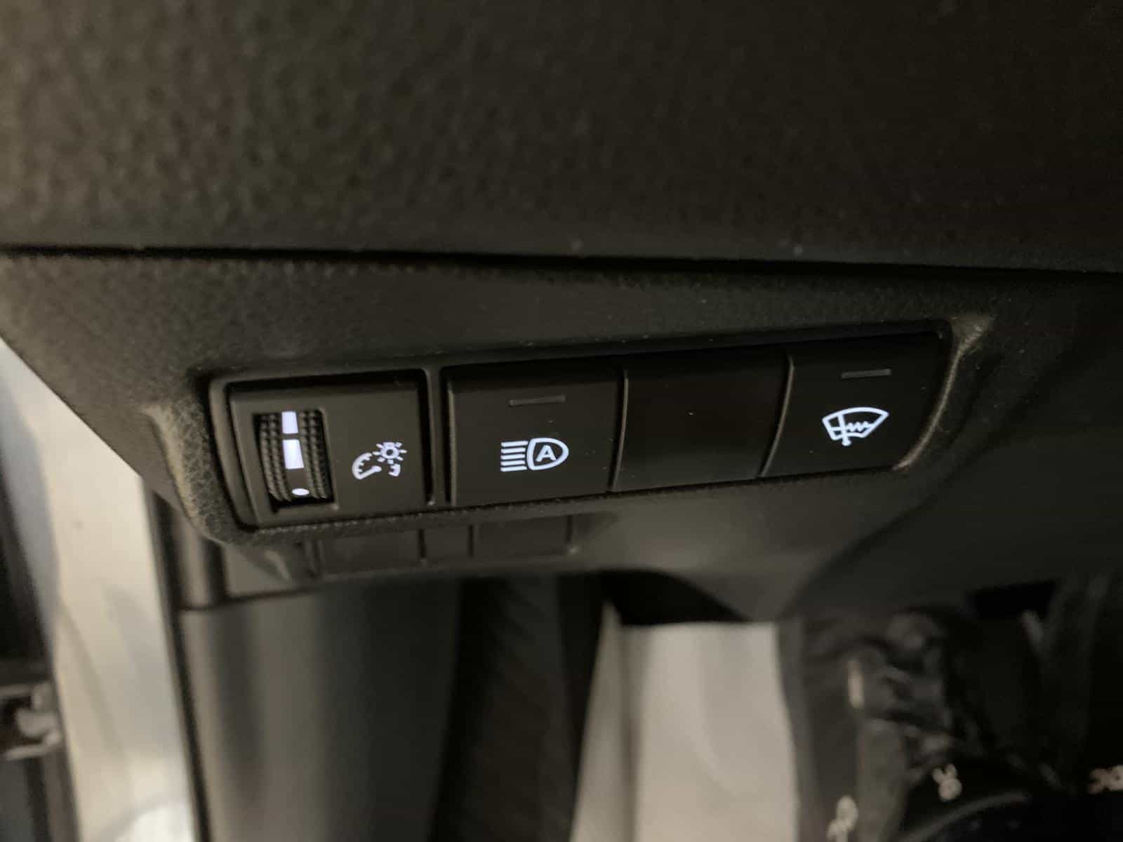 2023 Toyota Corolla Cross LE - Image 18