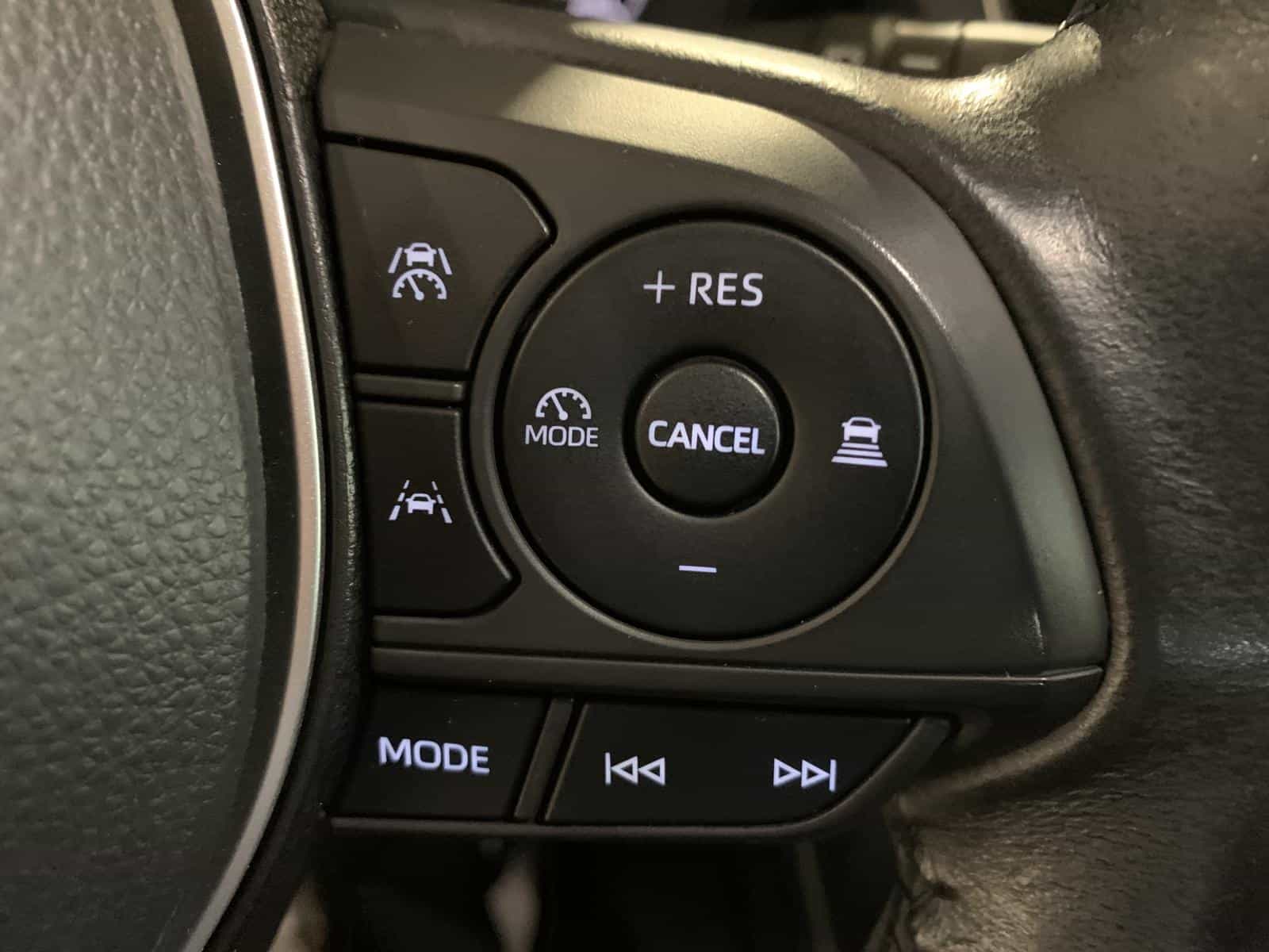 2023 Toyota Corolla Cross LE - Image 16