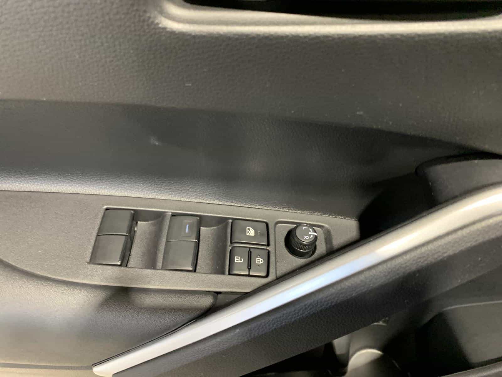 2023 Toyota Corolla Cross LE - Image 19