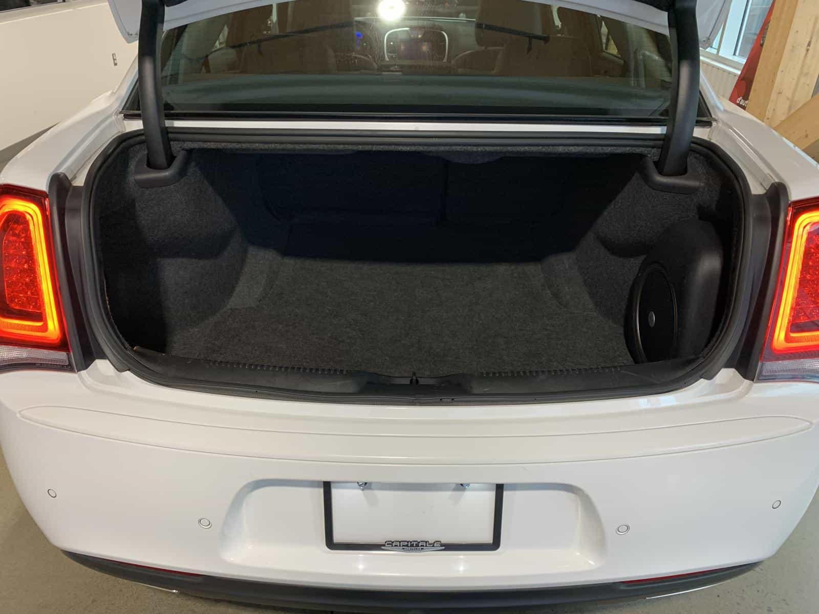 2023 Chrysler 300 Touring L Touring L - Image 10