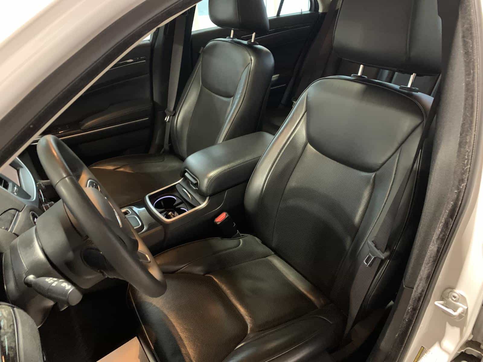 2023 Chrysler 300 Touring L Touring L - Image 12