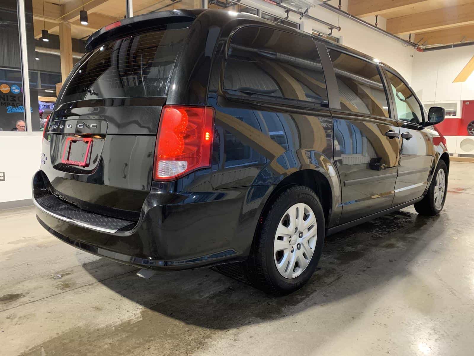 2014 Dodge Caravan SE - Image 3