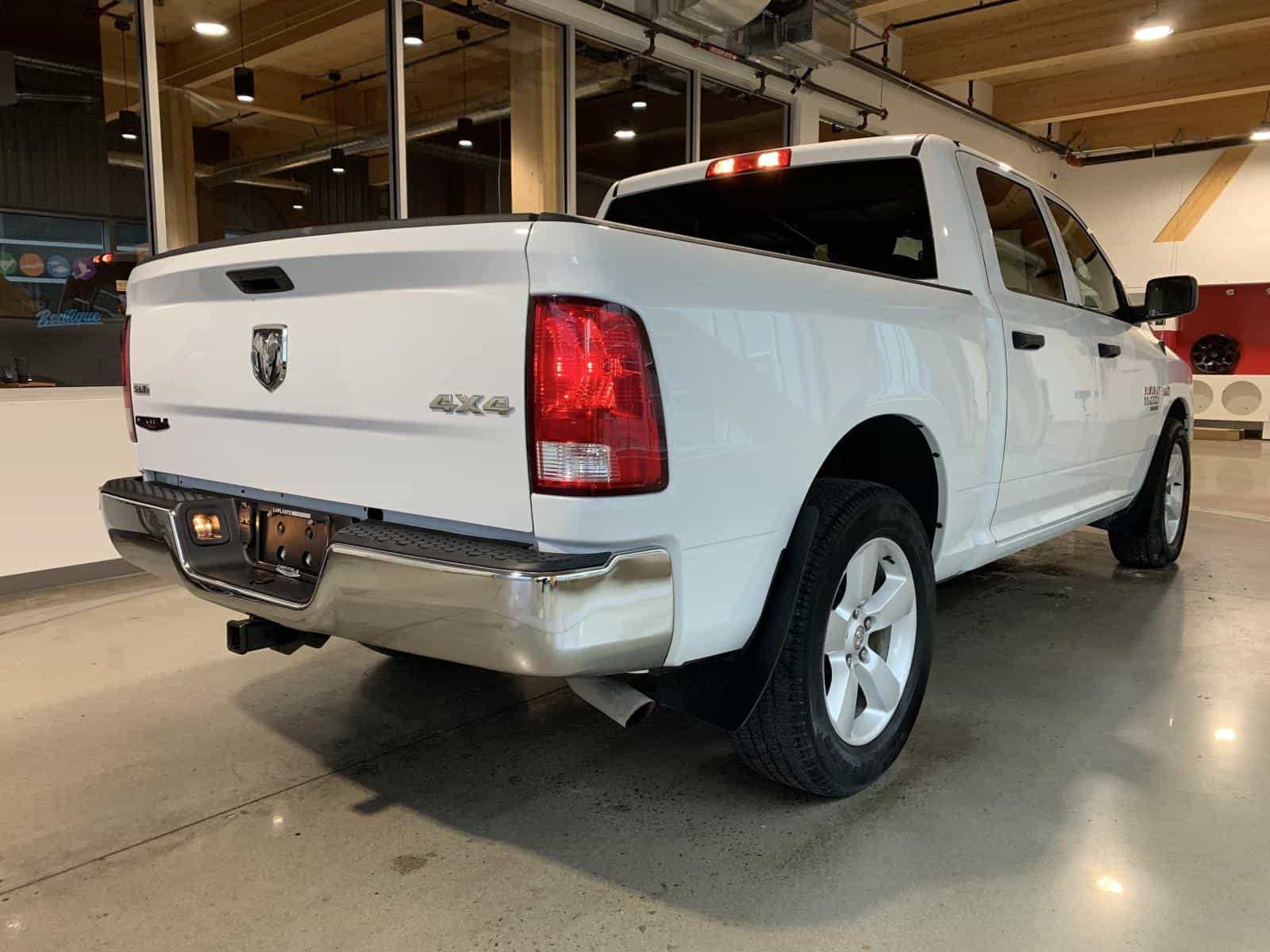 2023 RAM 1500 CLASSIC SLT SLT - Image 4