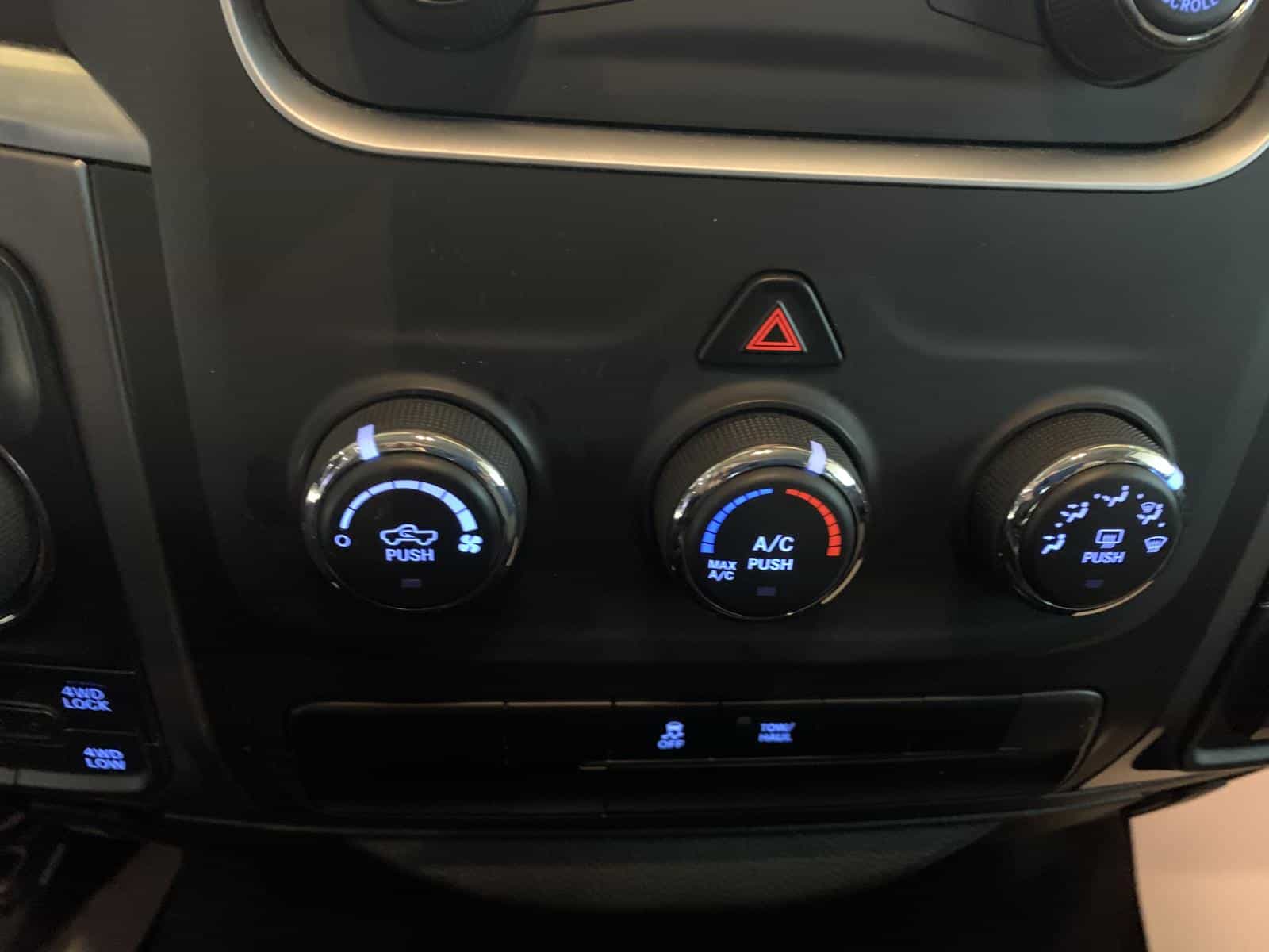 2023 RAM 1500 CLASSIC SLT SLT - Image 16