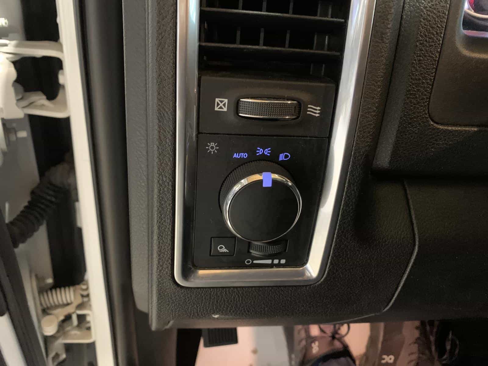 2023 RAM 1500 CLASSIC SLT SLT - Image 21