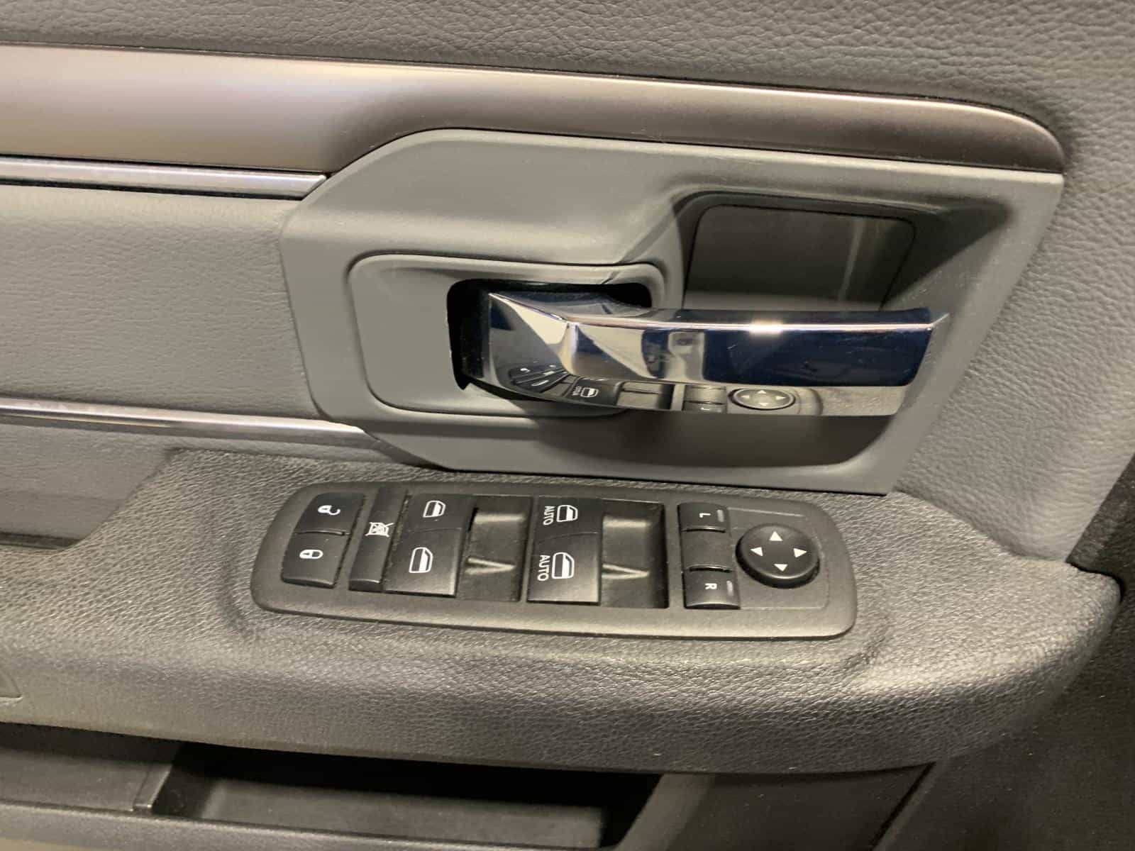 2023 RAM 1500 CLASSIC SLT SLT - Image 22