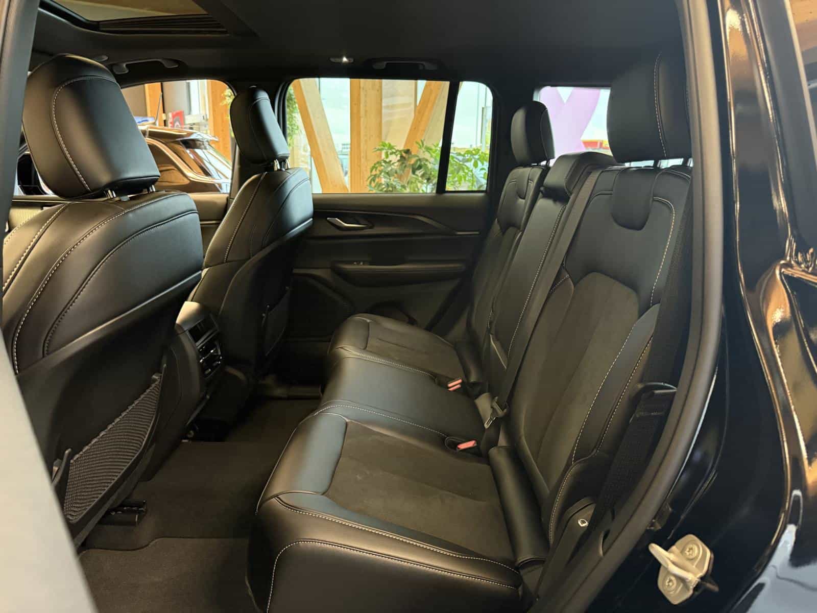 2025 Jeep Grand Cherokee Altitude - Image 7