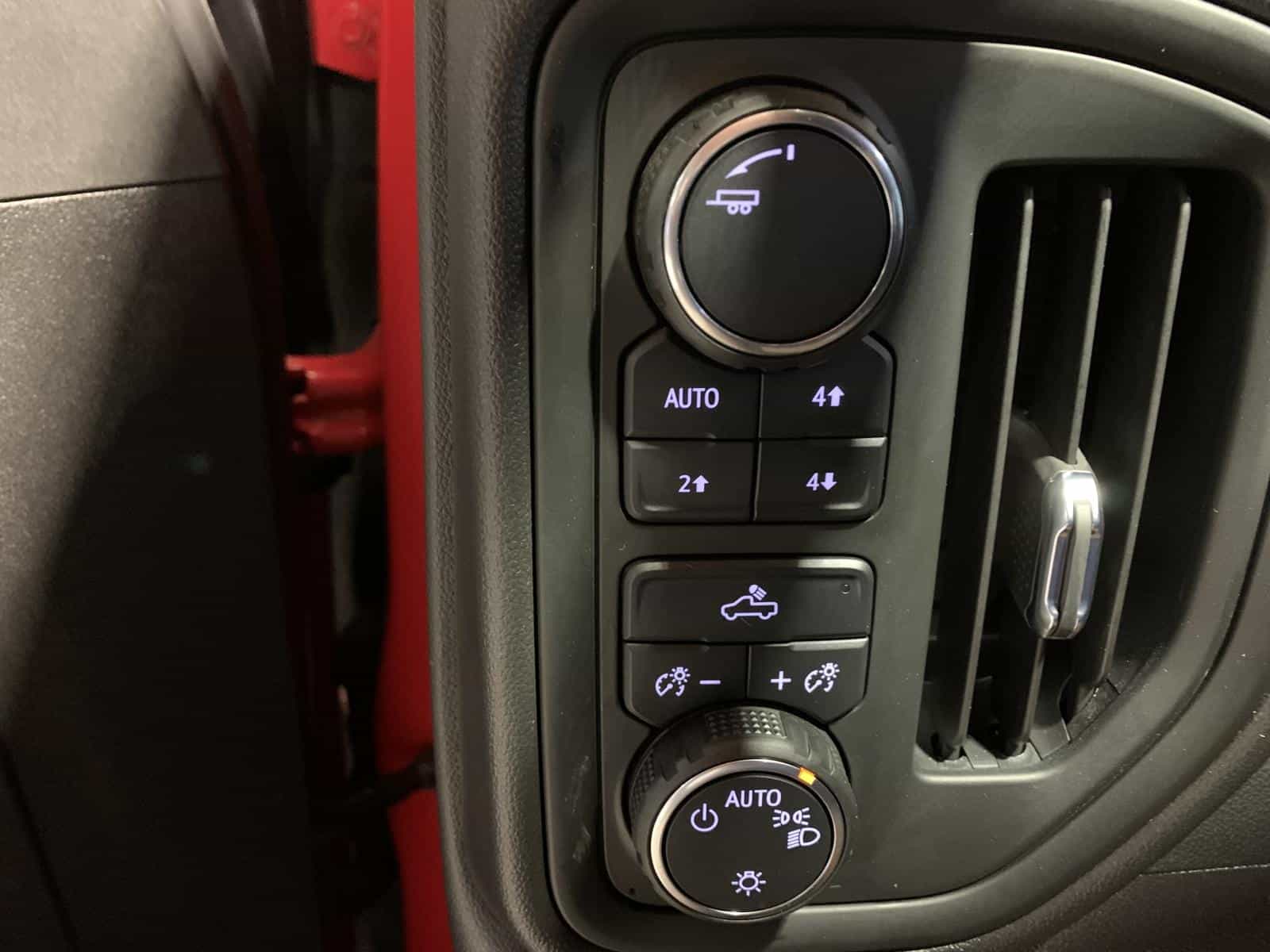 2024 Chevrolet Silverado 1500 Custom Trail Boss - Image 21