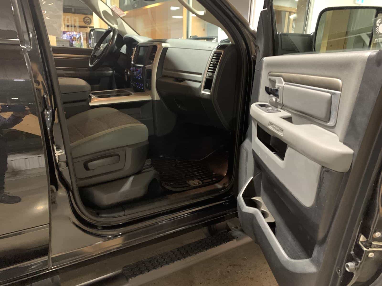 2016 RAM 1500 SLT Outdoorsman - Image 8