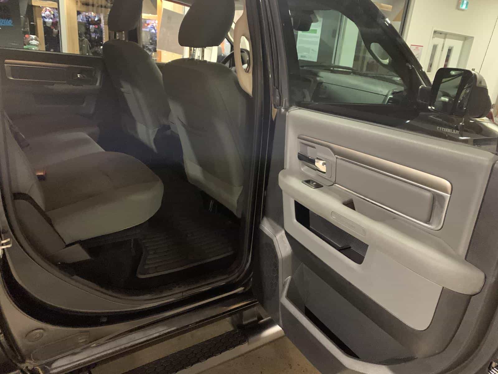 2016 RAM 1500 SLT Outdoorsman - Image 9