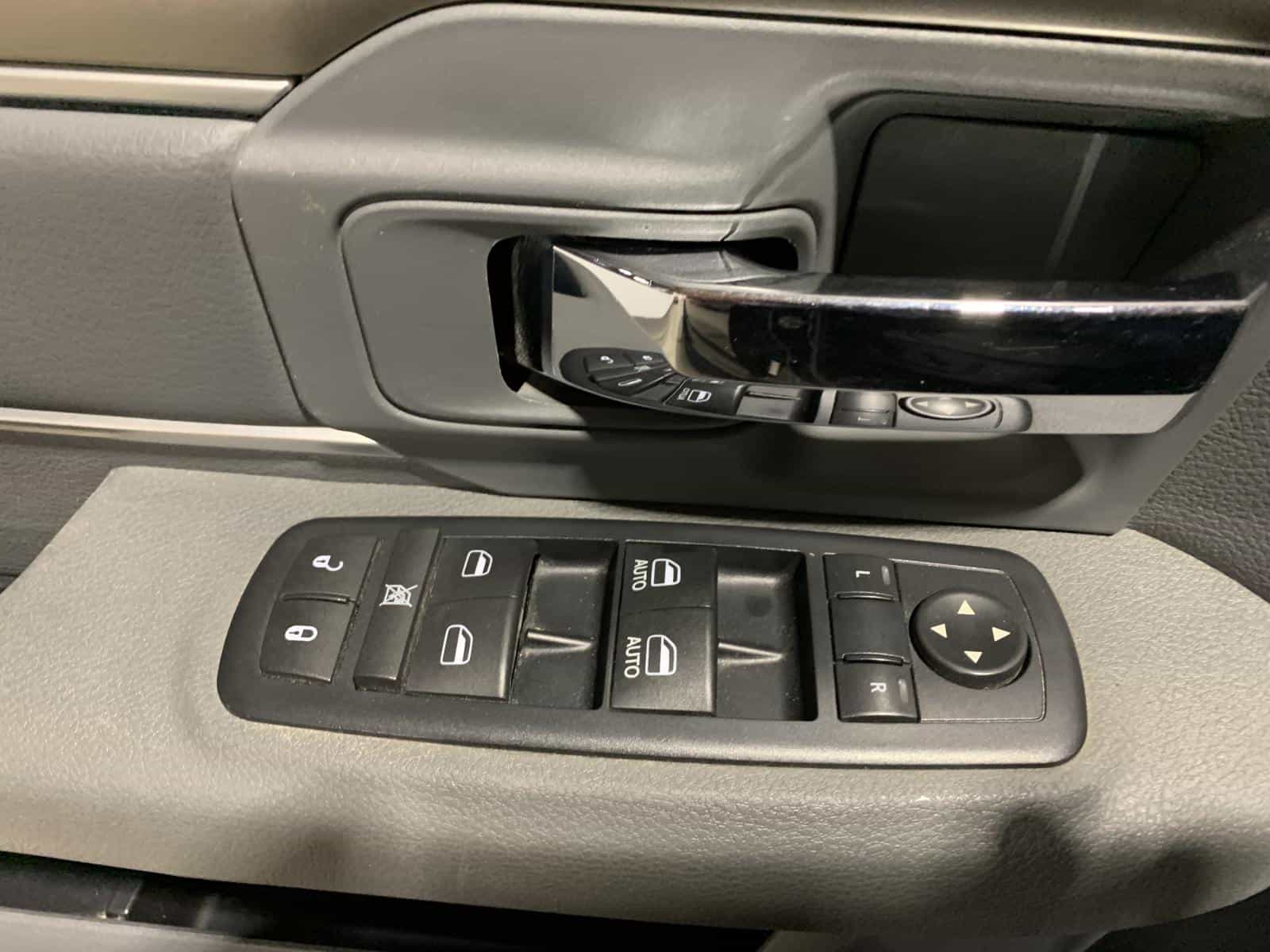 2016 RAM 1500 SLT Outdoorsman - Image 32