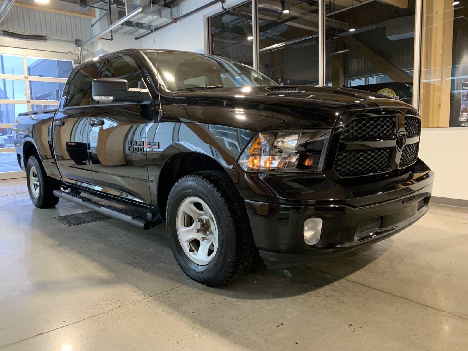2022 RAM 1500 Classic SLT - Image 4