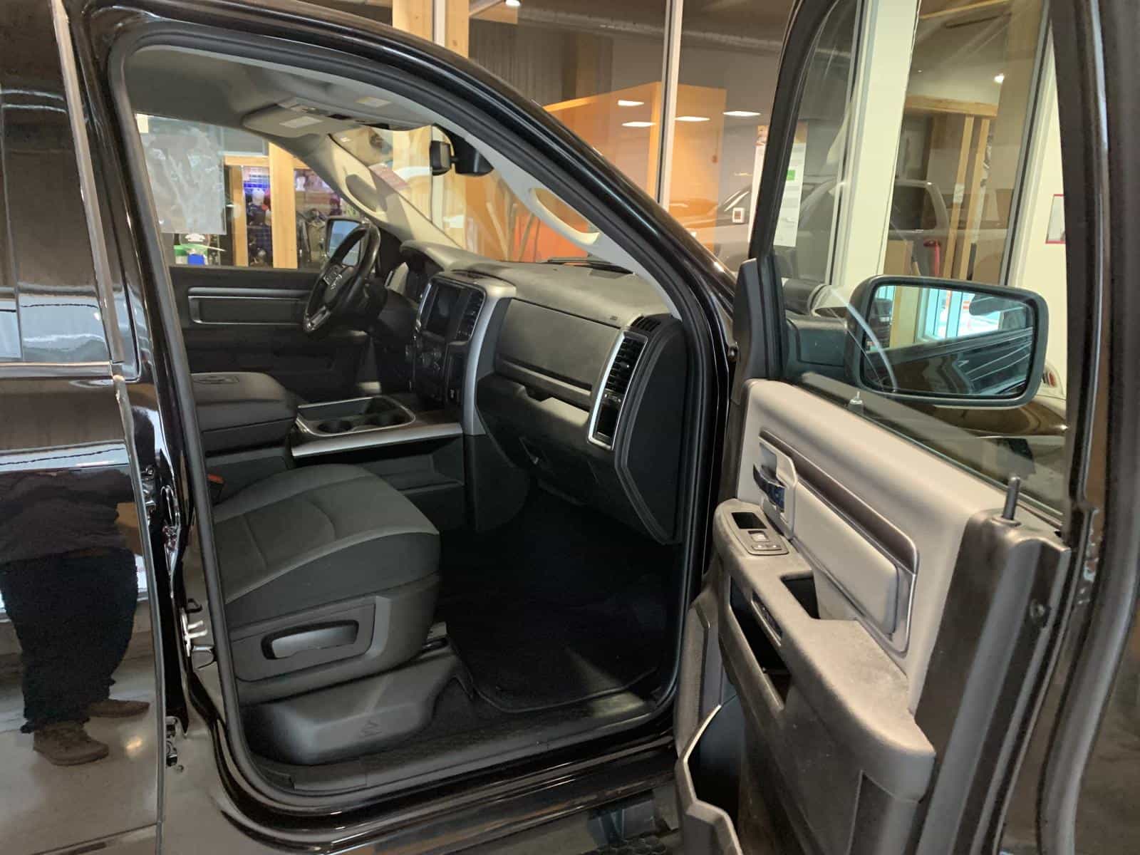 2022 RAM 1500 Classic SLT - Image 8