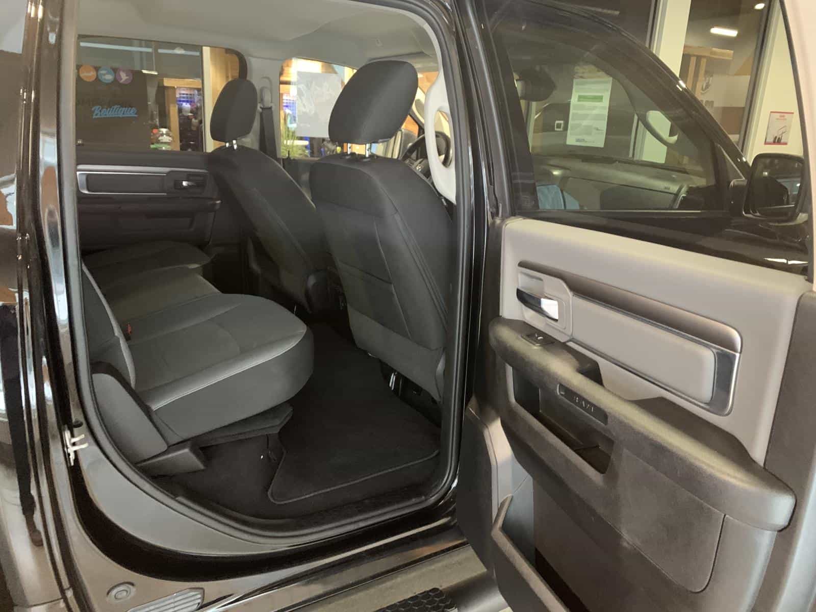 2022 RAM 1500 Classic SLT - Image 9