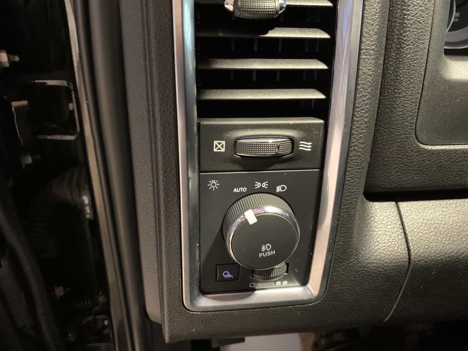 2022 RAM 1500 Classic SLT - Image 19